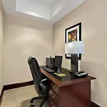 Comfort Inn & Suites Airport Convention Center