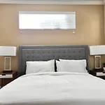 Relaxing 2-Br Apt With Pool Hot Tub Gym And Basketball Court Access