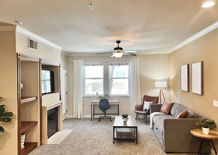 Relaxing 2-Br Apt With Pool Hot Tub Gym And Basketball Court Access