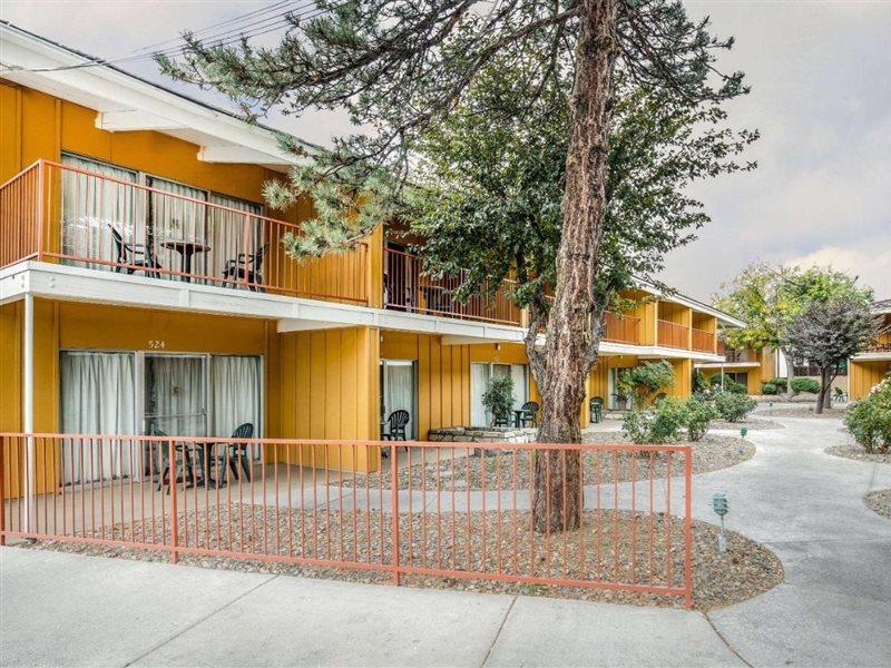 Econo Near Reno-sparks Convention Center Lodge *