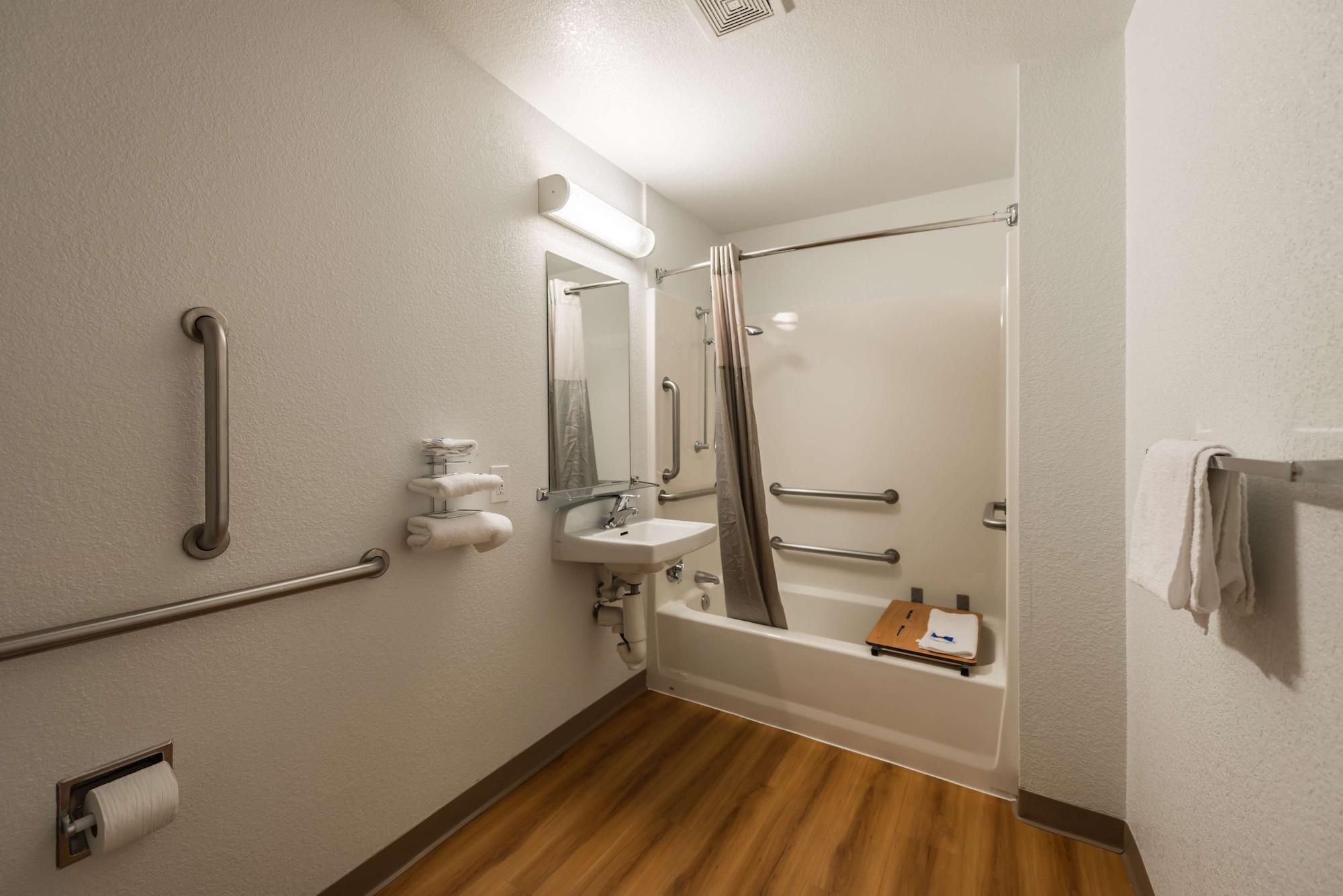 Hotel 6-reno, Nv - Virginia Plumb Reno
