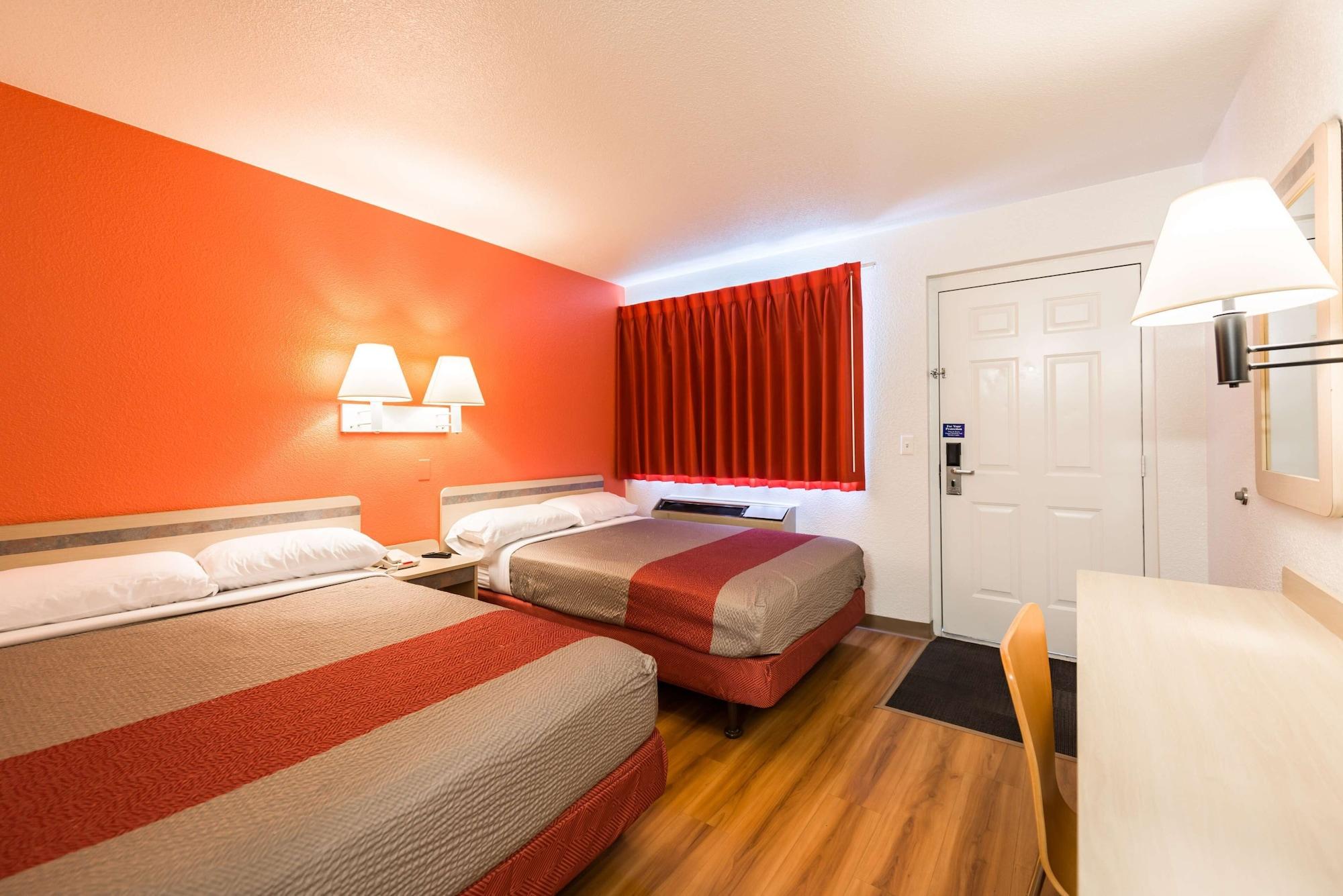Hotel 6-reno, Nv - Virginia Plumb Reno