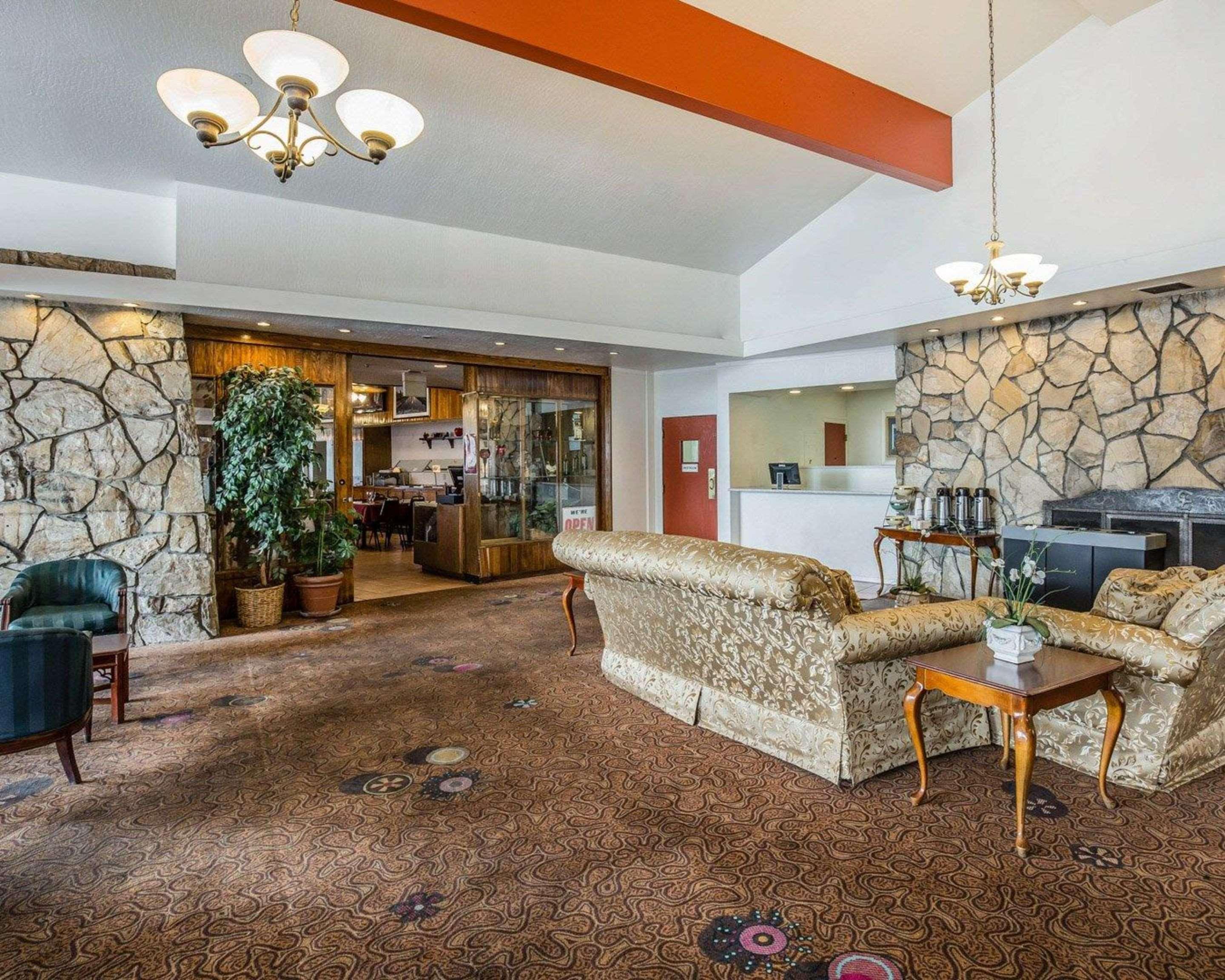 Lodge Econo Near Reno-sparks Convention Center *