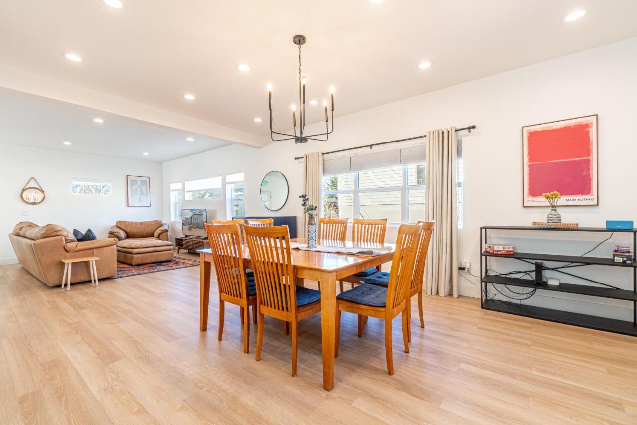 Apartment Luxury 4-bed In Riverside Heights! Reno