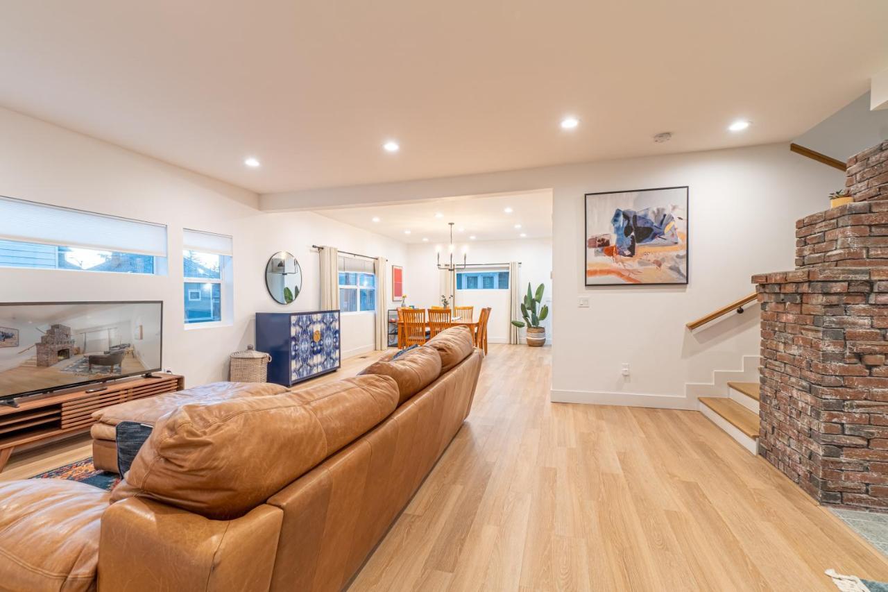 Apartment Luxury 4-bed In Riverside Heights! Reno
