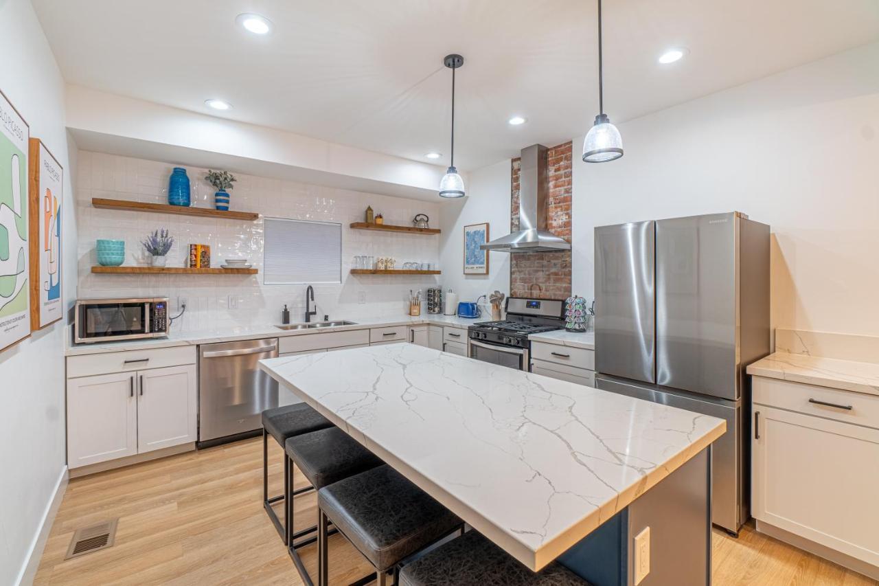 Apartment Luxury 4-bed In Riverside Heights! Reno