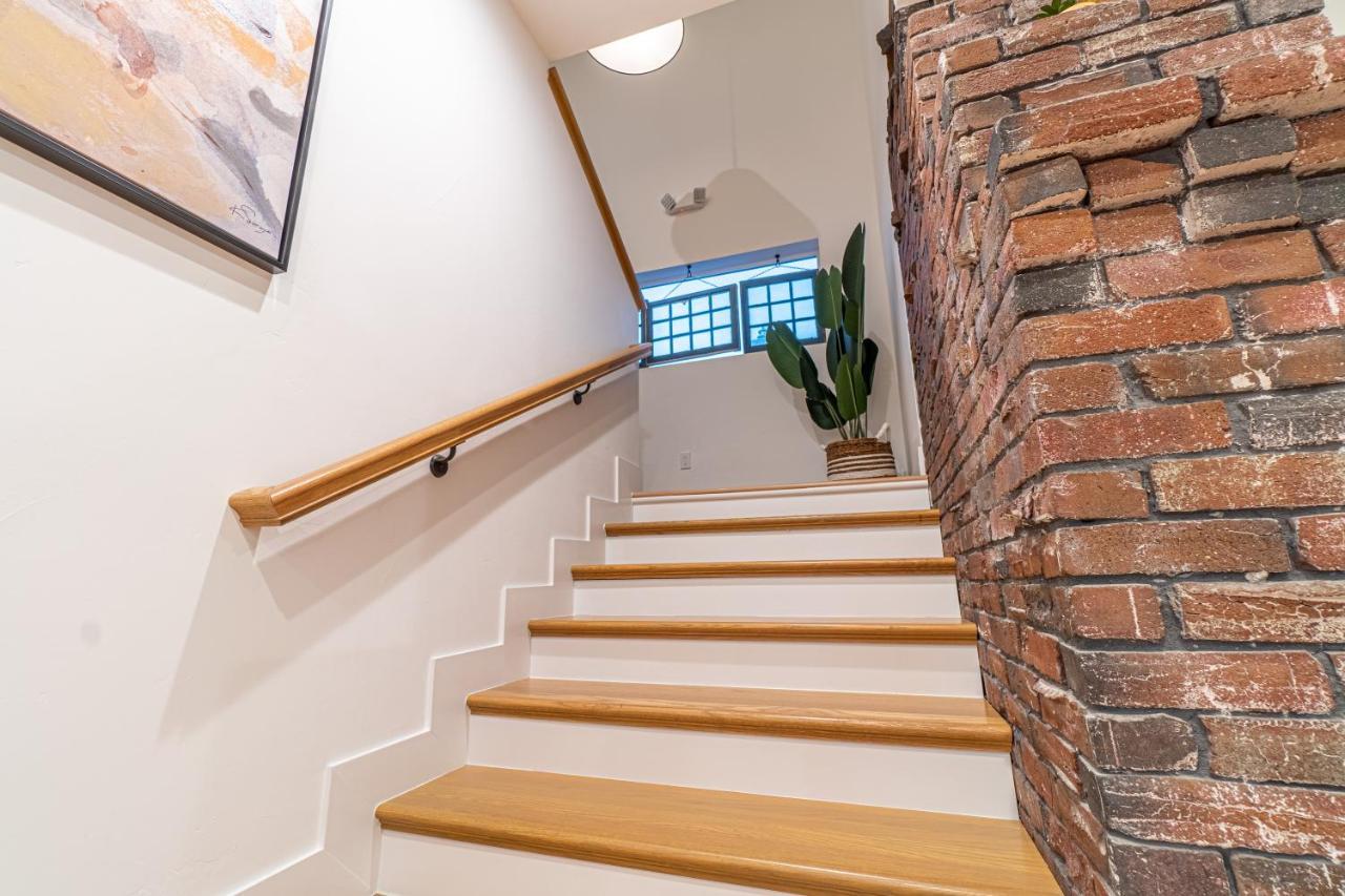 Apartment Luxury 4-bed In Riverside Heights! Reno