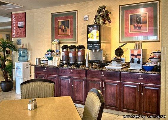 Hotel Comfort & Airport Convention Center