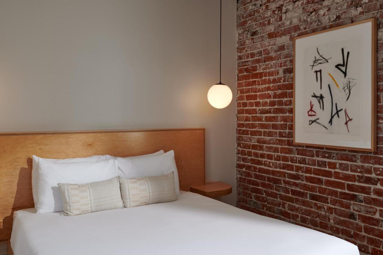 The Jesse & Bar Hotel Reno
