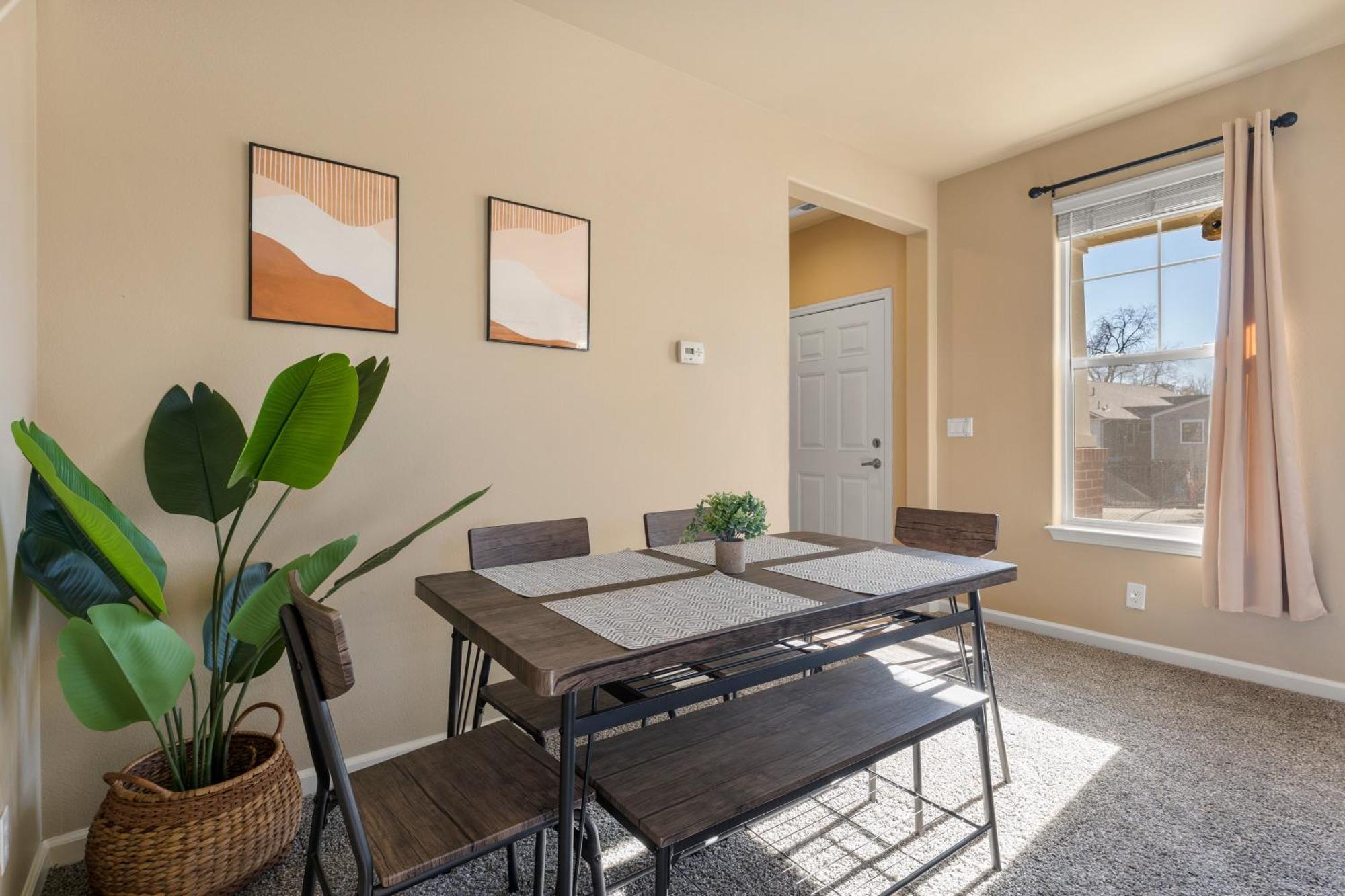 Hot Tub Firepit Patio Walk To Midtown Downtown Apartment *