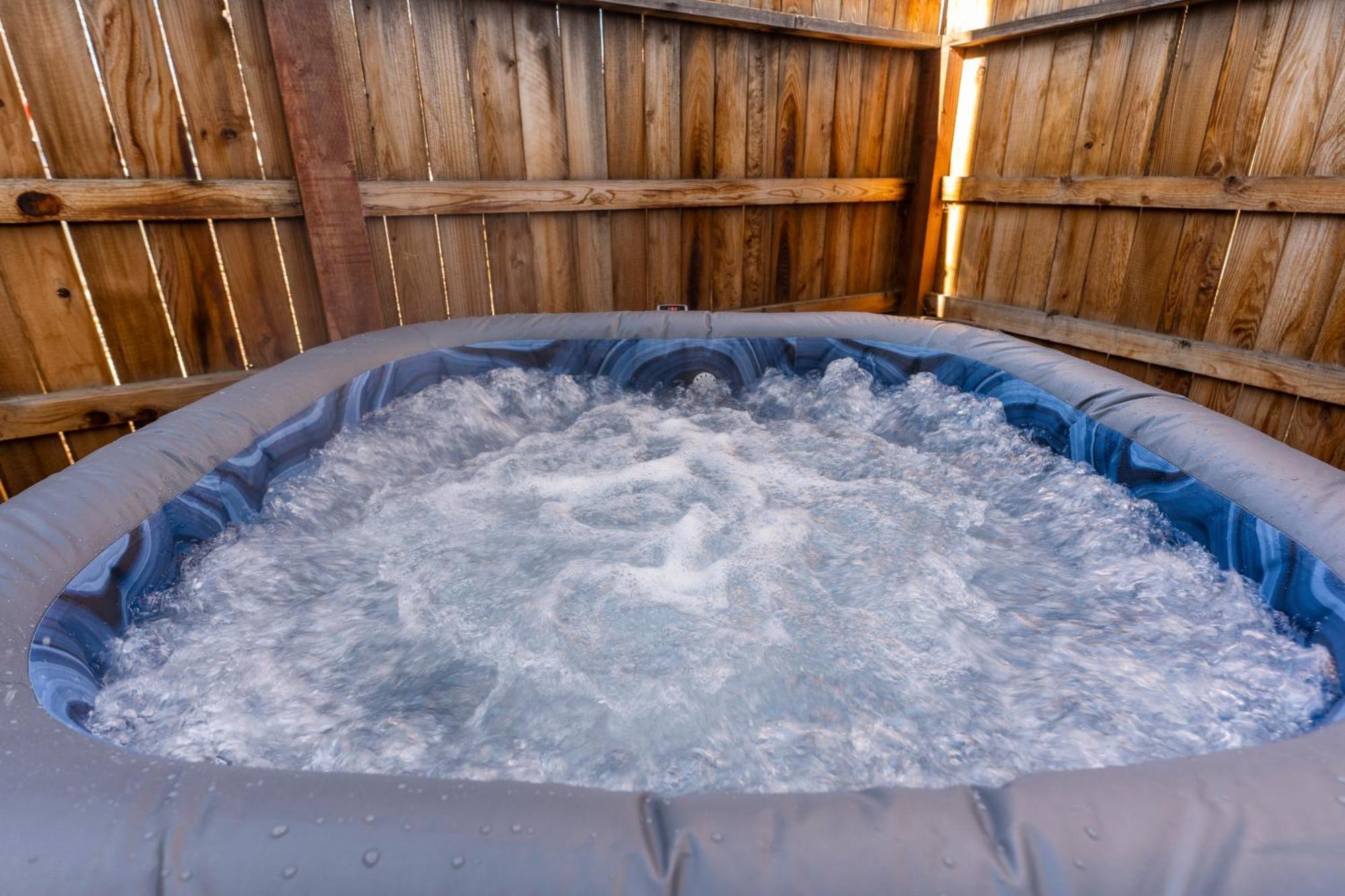 Hot Tub Firepit Patio Walk To Midtown Downtown Apartment *