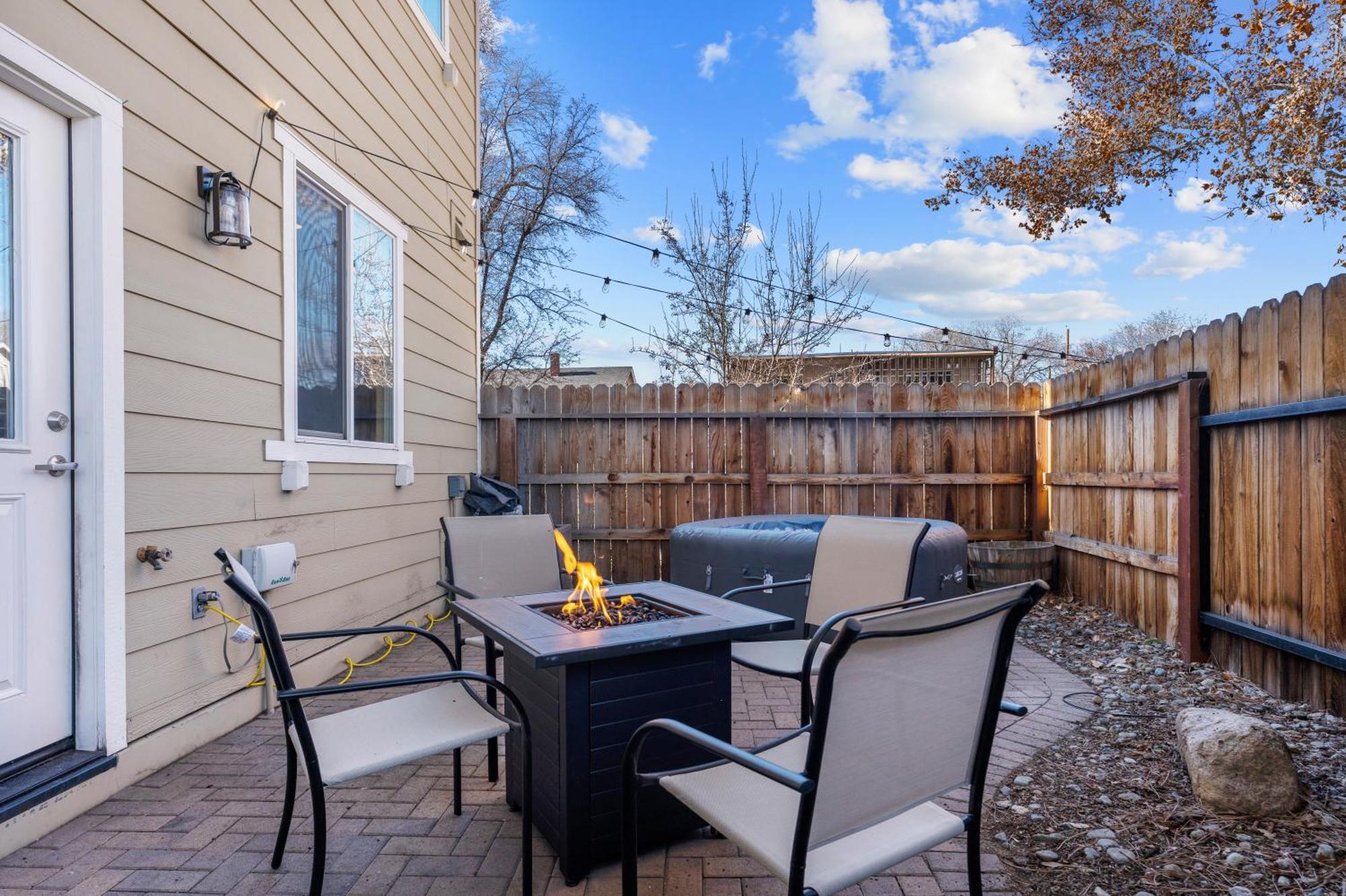 Hot Tub Firepit Patio Walk To Midtown Downtown Apartment *