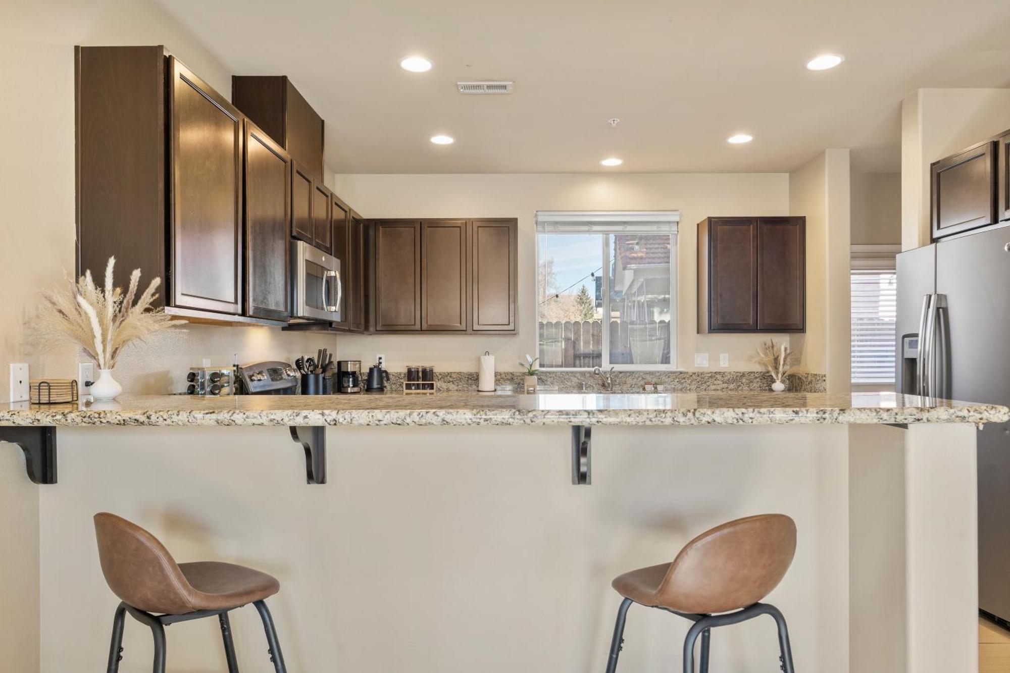 Apartment Hot Tub Firepit Patio Walk To Midtown Downtown *