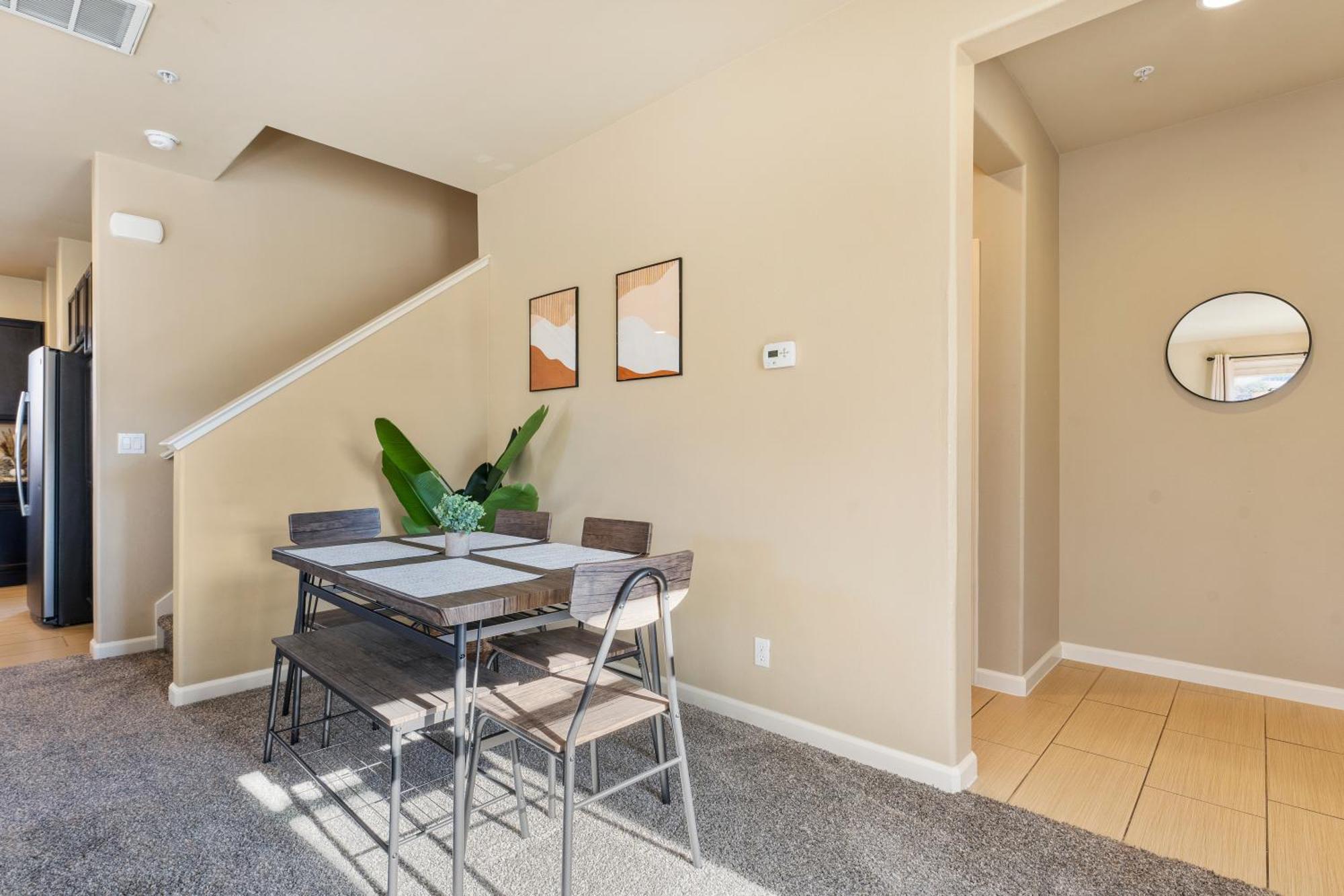 Hot Tub Firepit Patio Walk To Midtown Downtown Apartment *