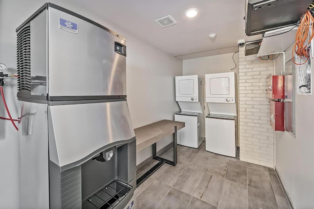 Apartment Downtown Chic Studio, Your Stylish Haven *