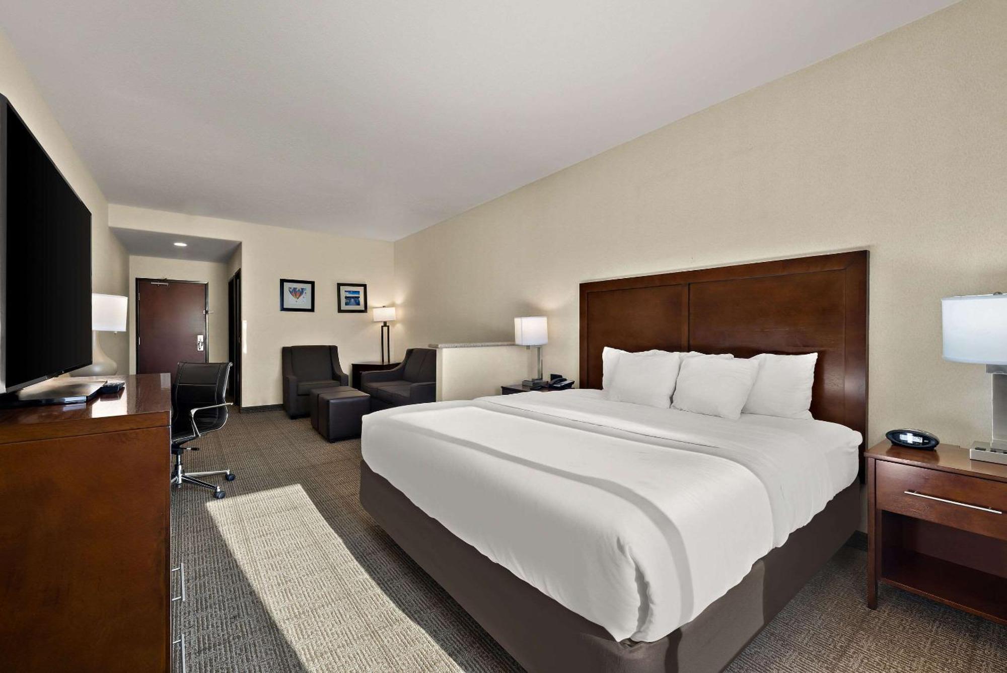 Comfort & Airport Convention Center Hotel Reno