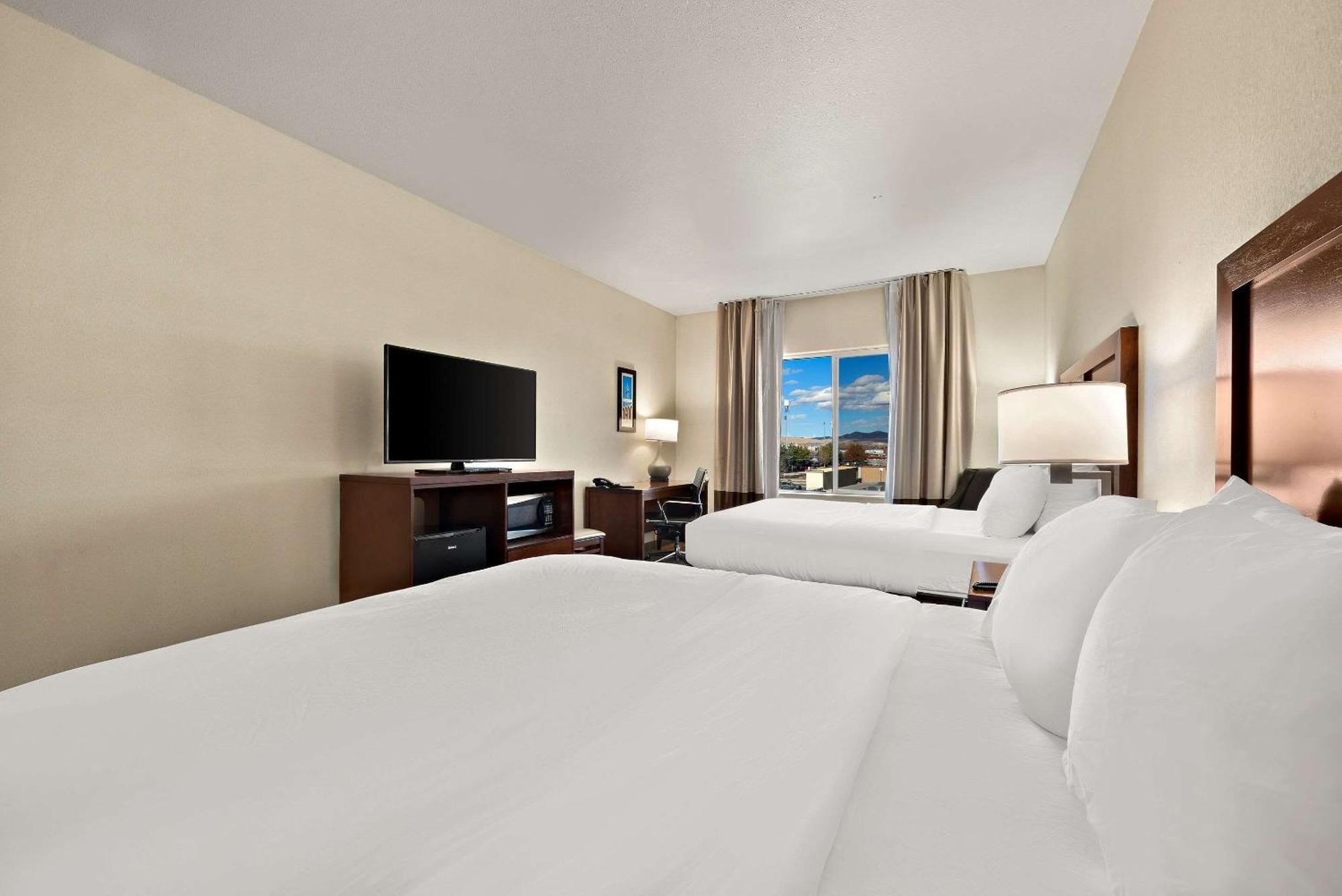Comfort & Airport Convention Center