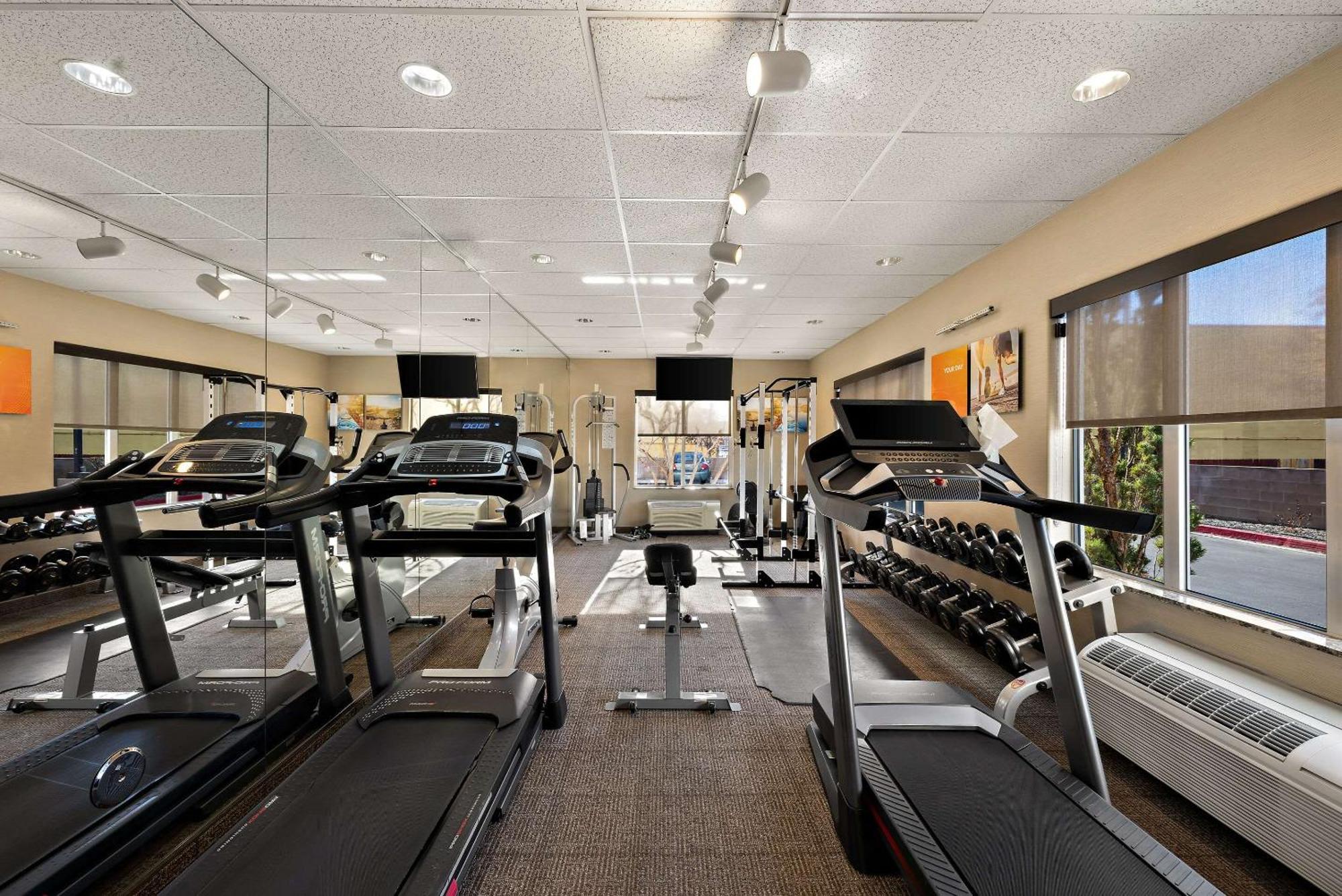 Hotel Comfort & Airport Convention Center