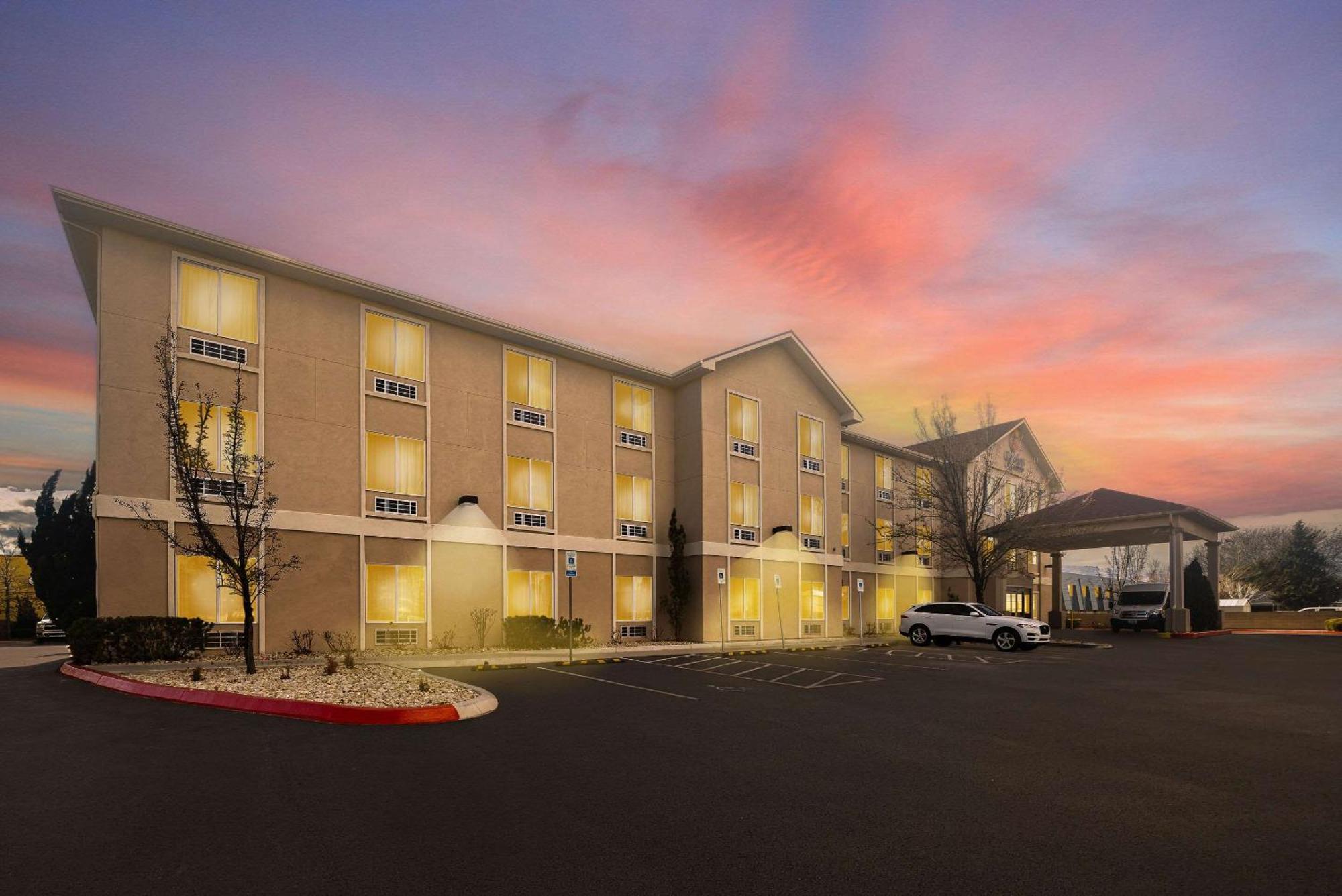 Comfort & Airport Convention Center 3* Reno