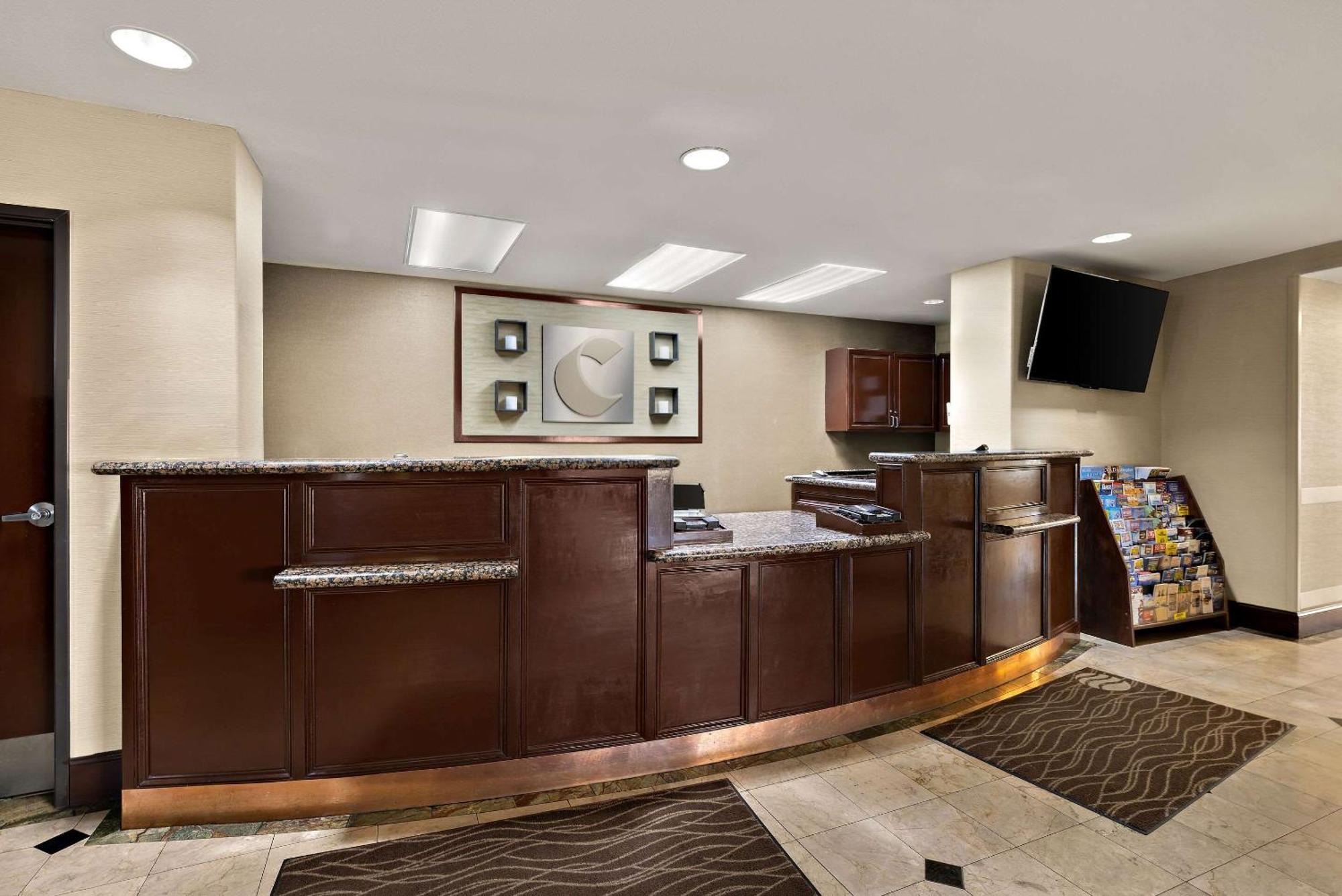 Comfort & Airport Convention Center 3*