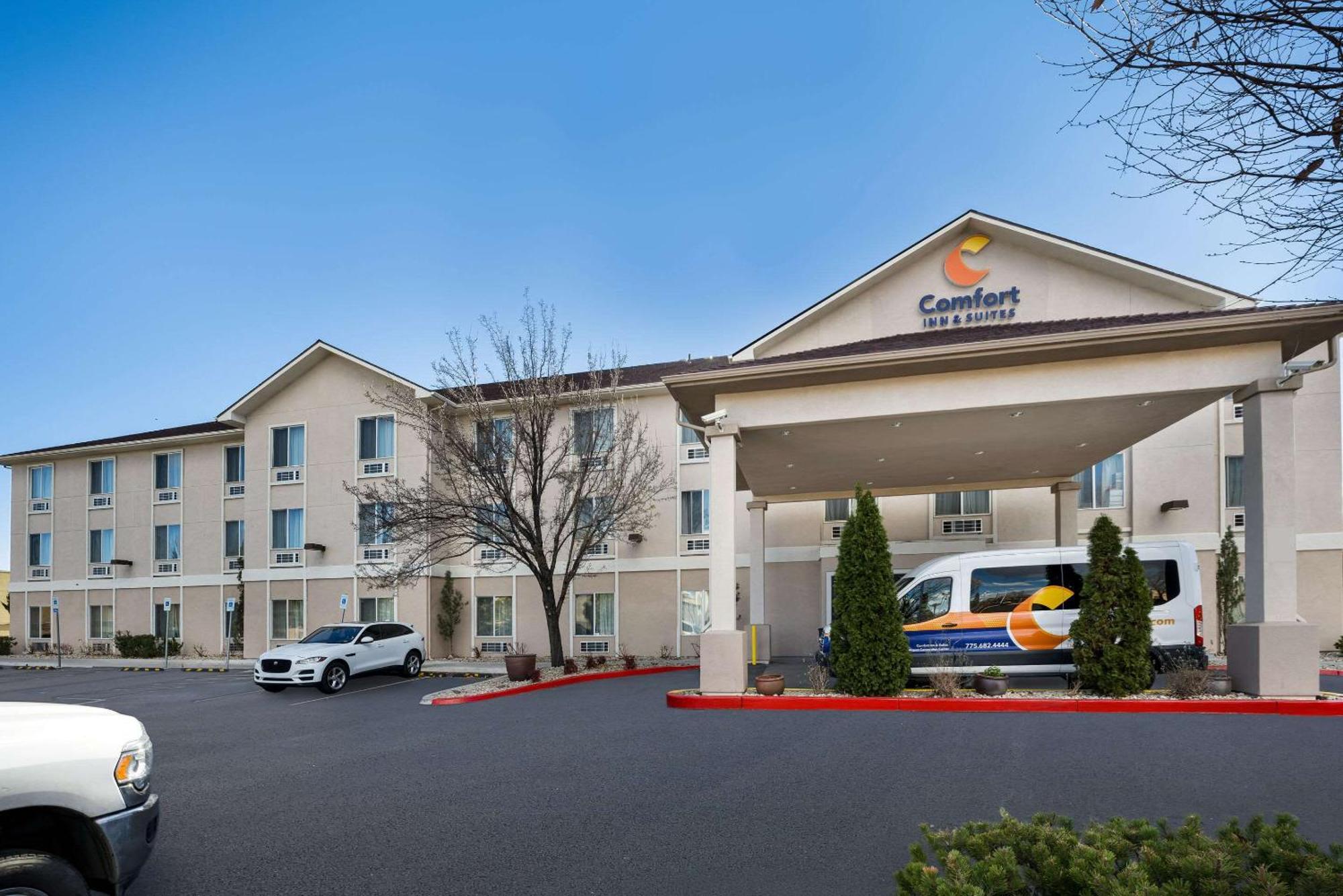 Comfort & Airport Convention Center 3*