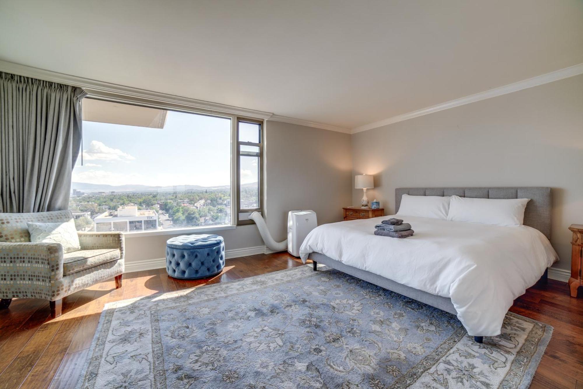 Downtown Penthouse With Panoramic Views Apartment *