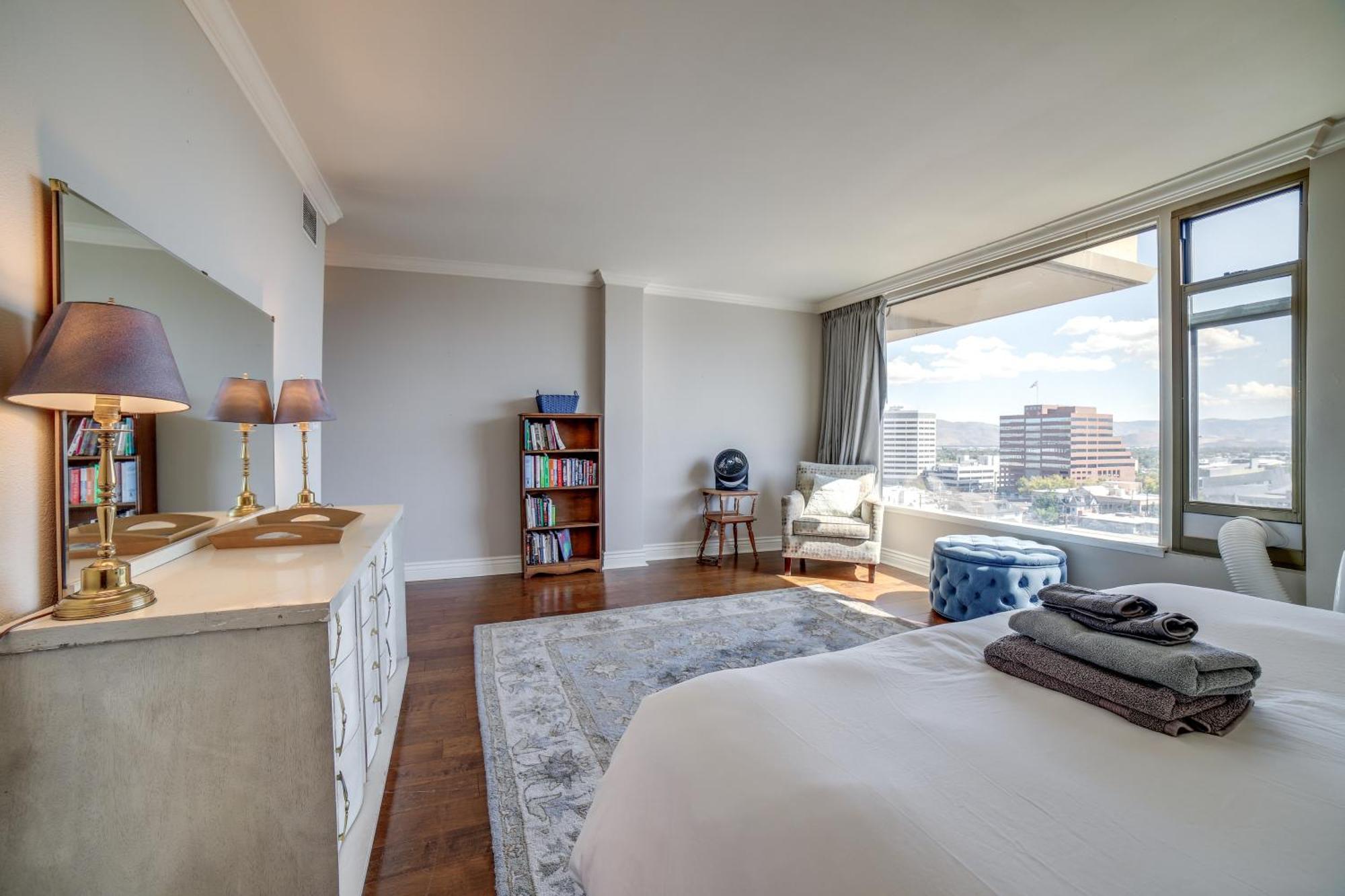 Downtown Penthouse With Panoramic Views Reno