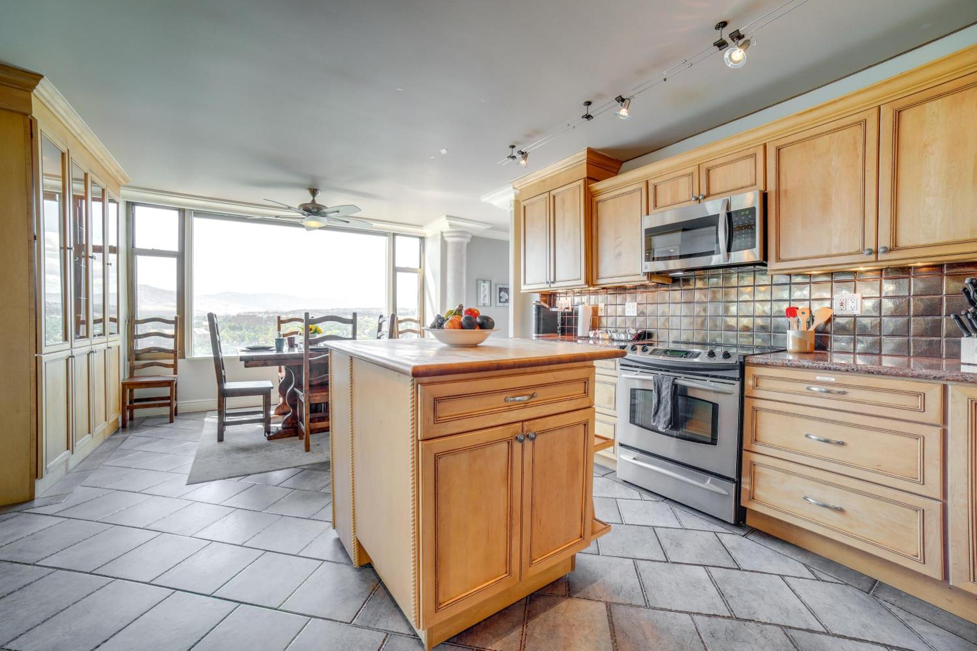 Apartment Downtown Penthouse With Panoramic Views *