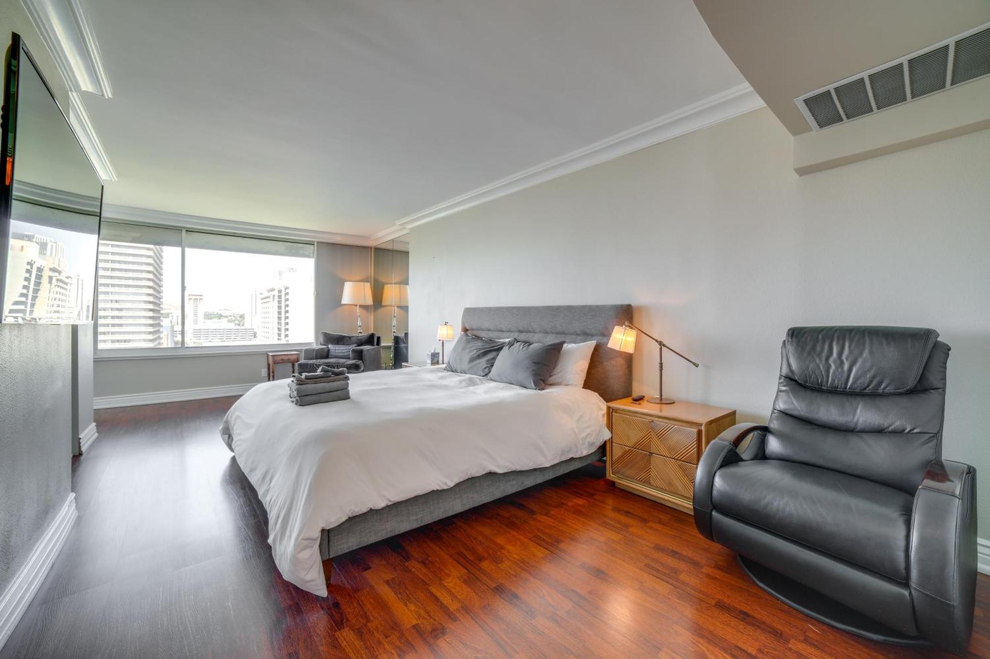 Downtown Penthouse With Panoramic Views