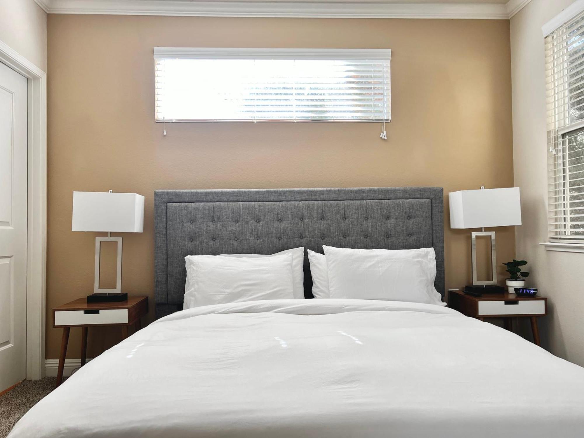 Apartment Relaxing 2-br With Pool Hot Tub Gym And Basketball Court Access *