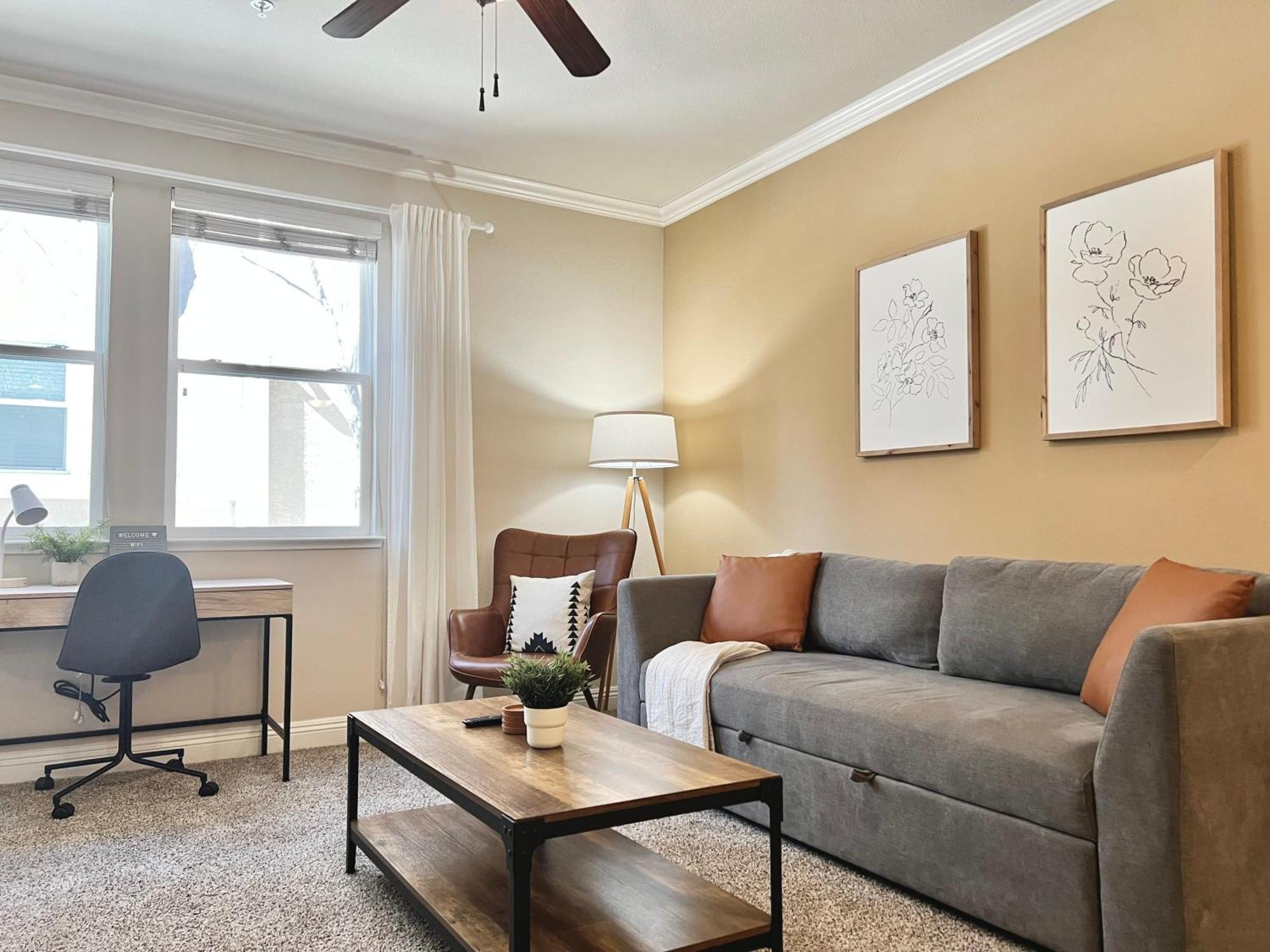 Relaxing 2-br With Pool Hot Tub Gym And Basketball Court Access * Reno