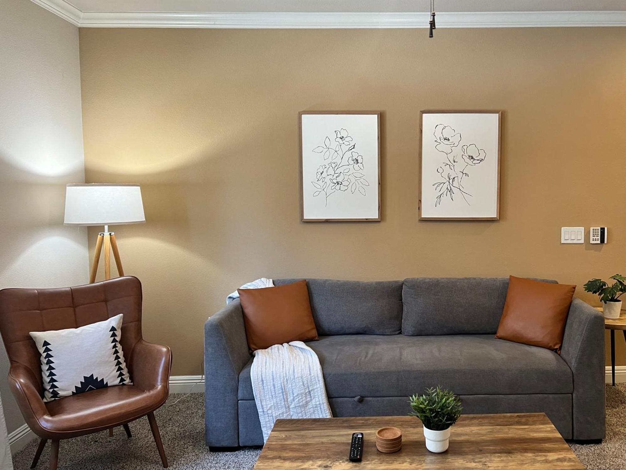 Apartment Relaxing 2-br With Pool Hot Tub Gym And Basketball Court Access *