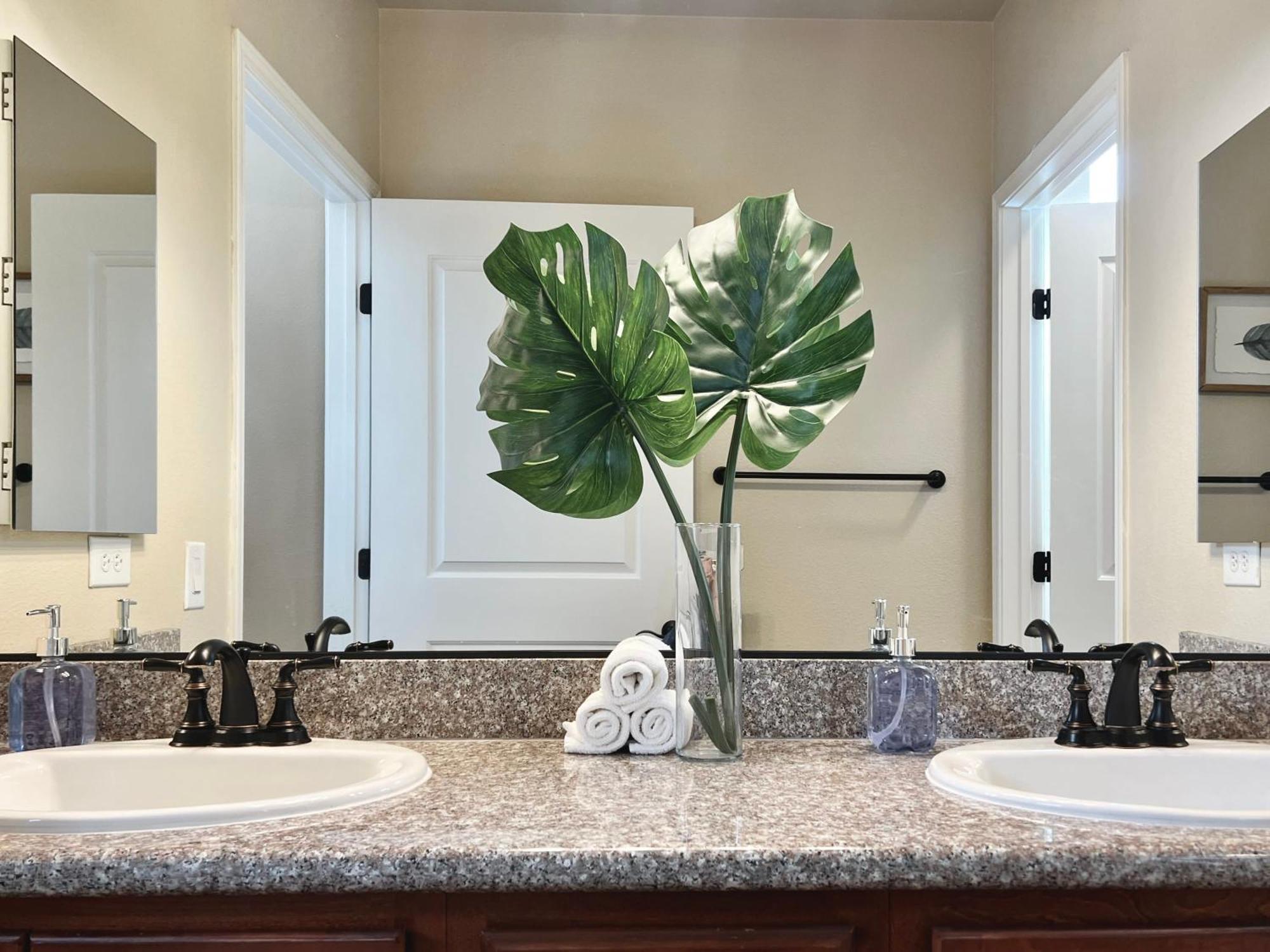Apartment Relaxing 2-br With Pool Hot Tub Gym And Basketball Court Access *