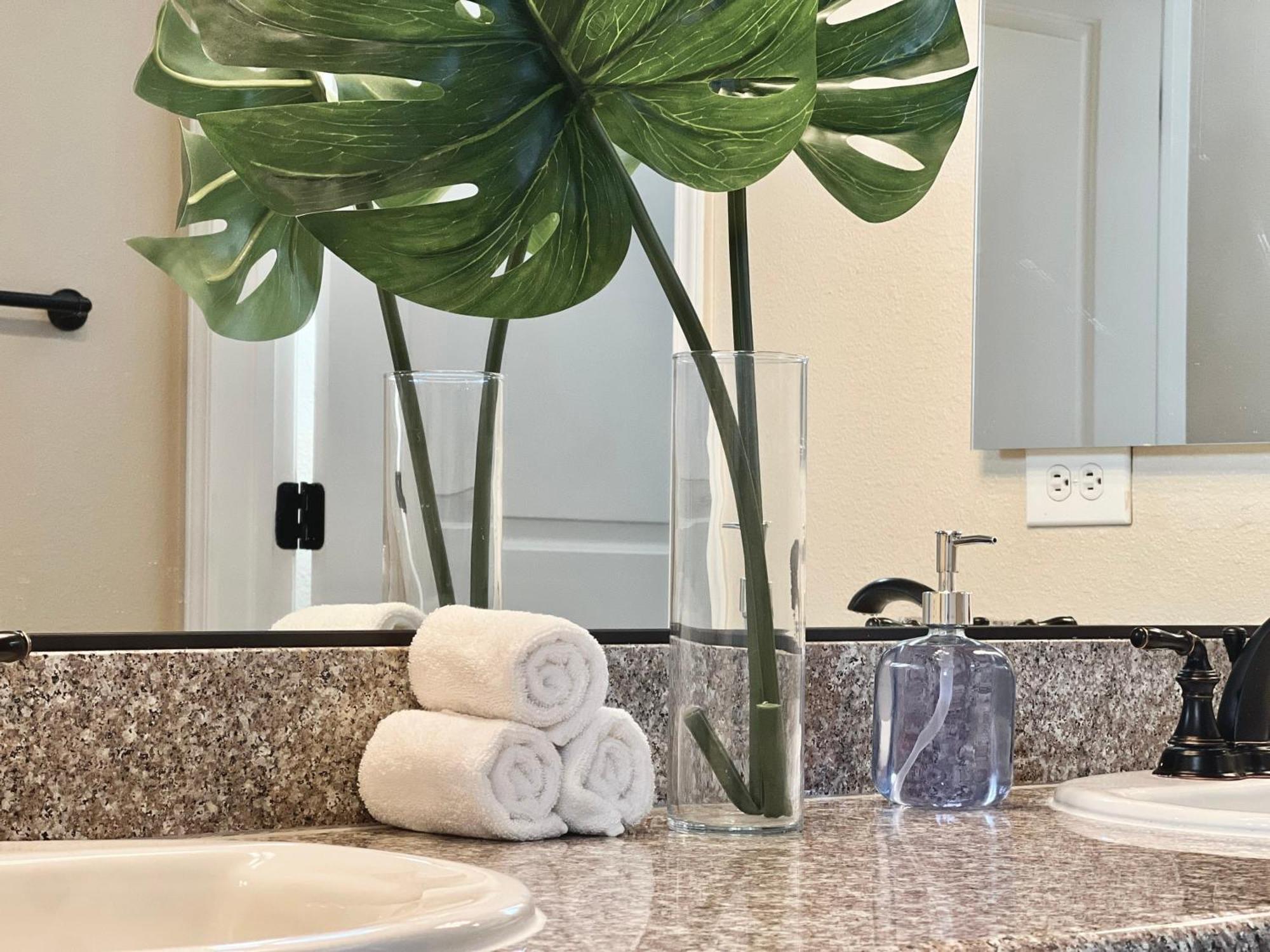 Apartment Relaxing 2-br With Pool Hot Tub Gym And Basketball Court Access Reno