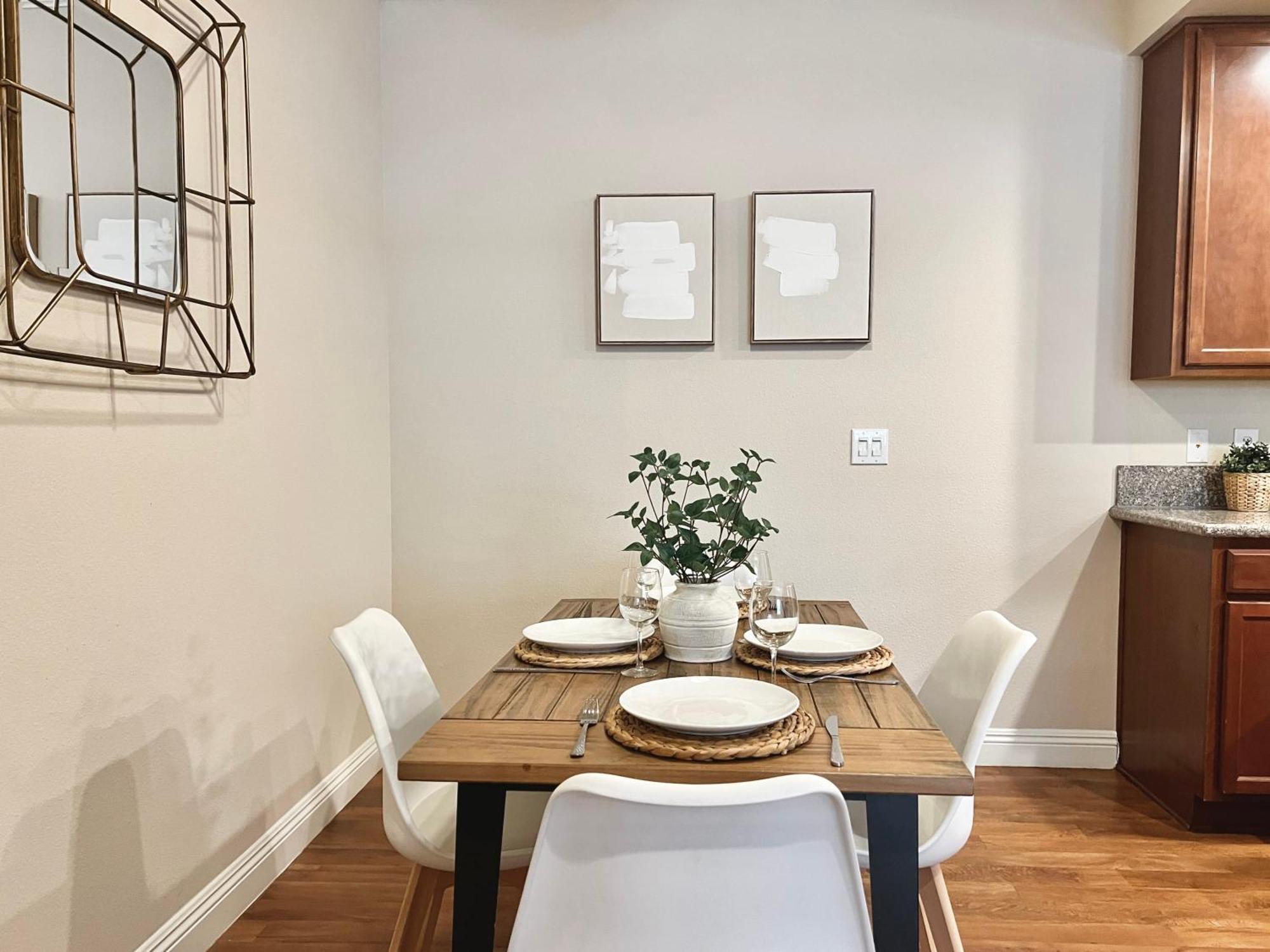 Apartment Relaxing 2-br With Pool Hot Tub Gym And Basketball Court Access *