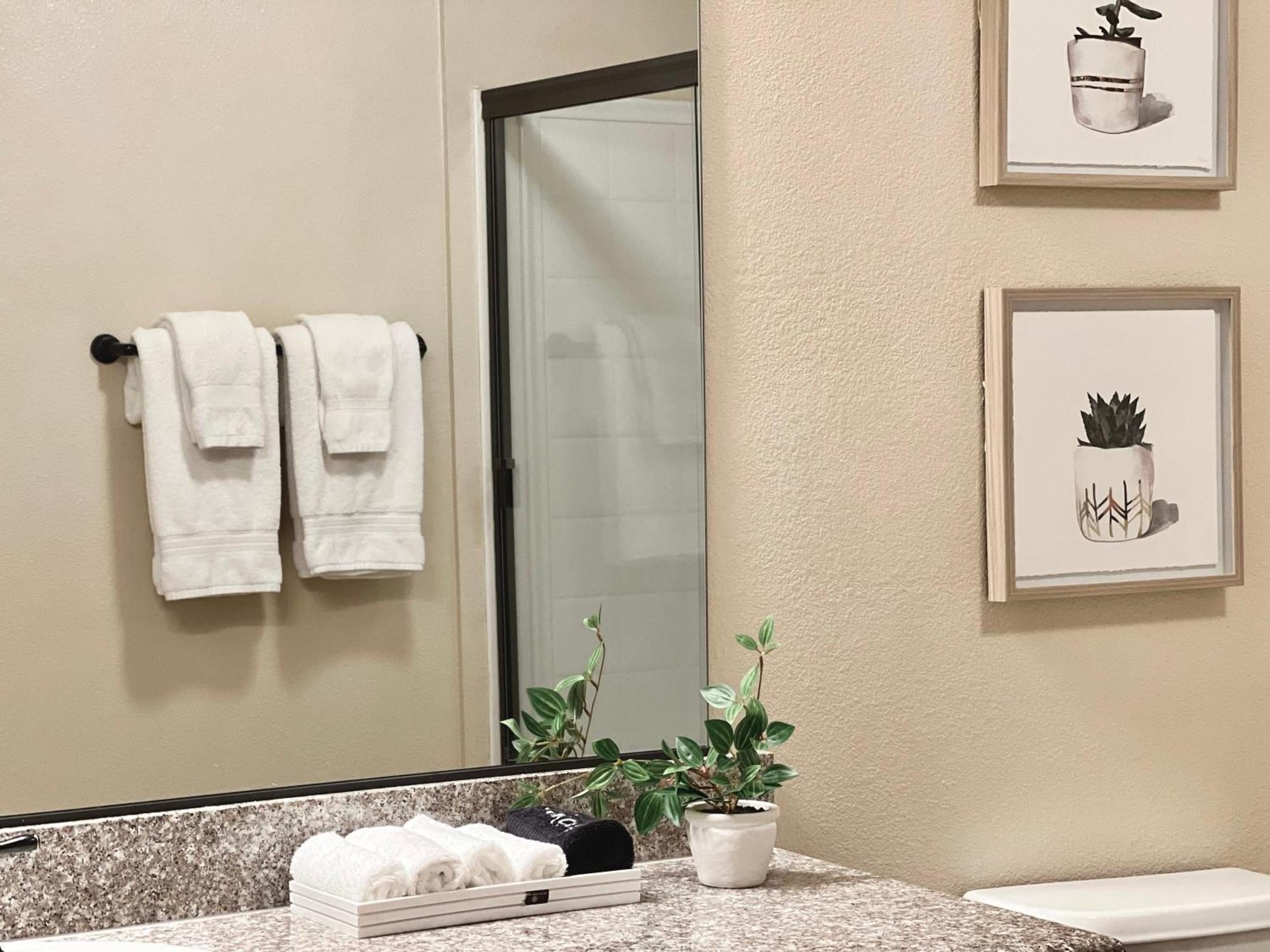 Apartment Relaxing 2-br With Pool Hot Tub Gym And Basketball Court Access Reno