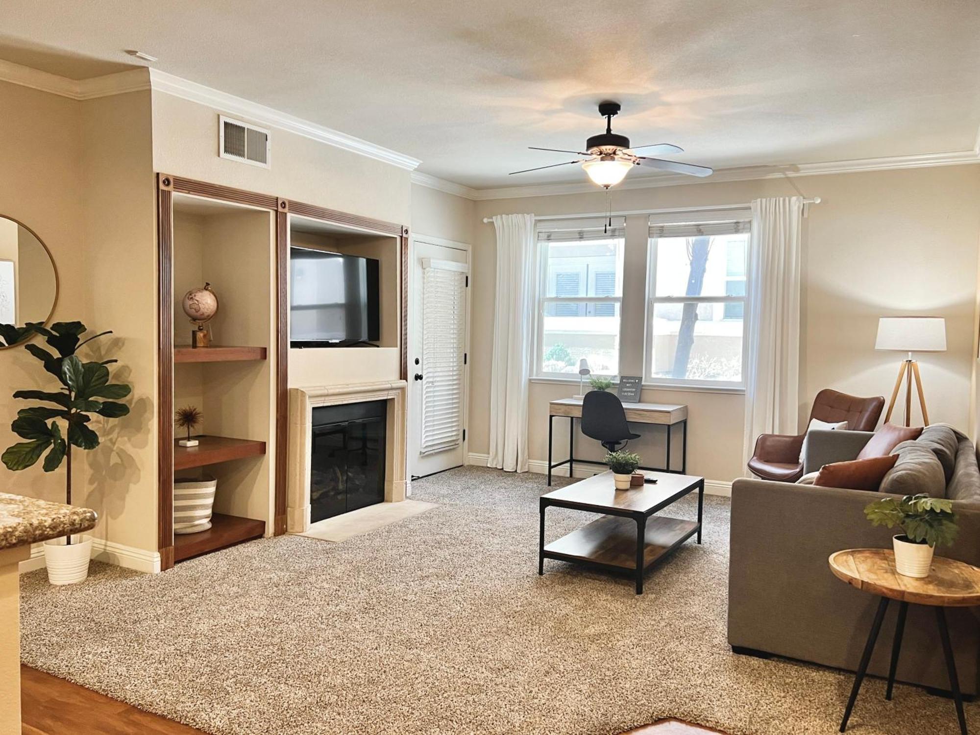 Relaxing 2-br With Pool Hot Tub Gym And Basketball Court Access *