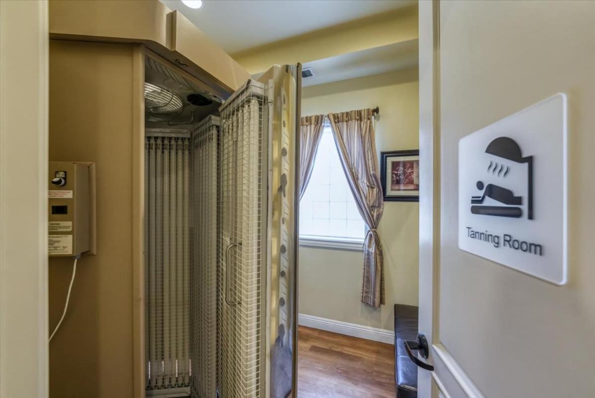Relaxing 2-br With Pool Hot Tub Gym And Basketball Court Access Apartment Reno
