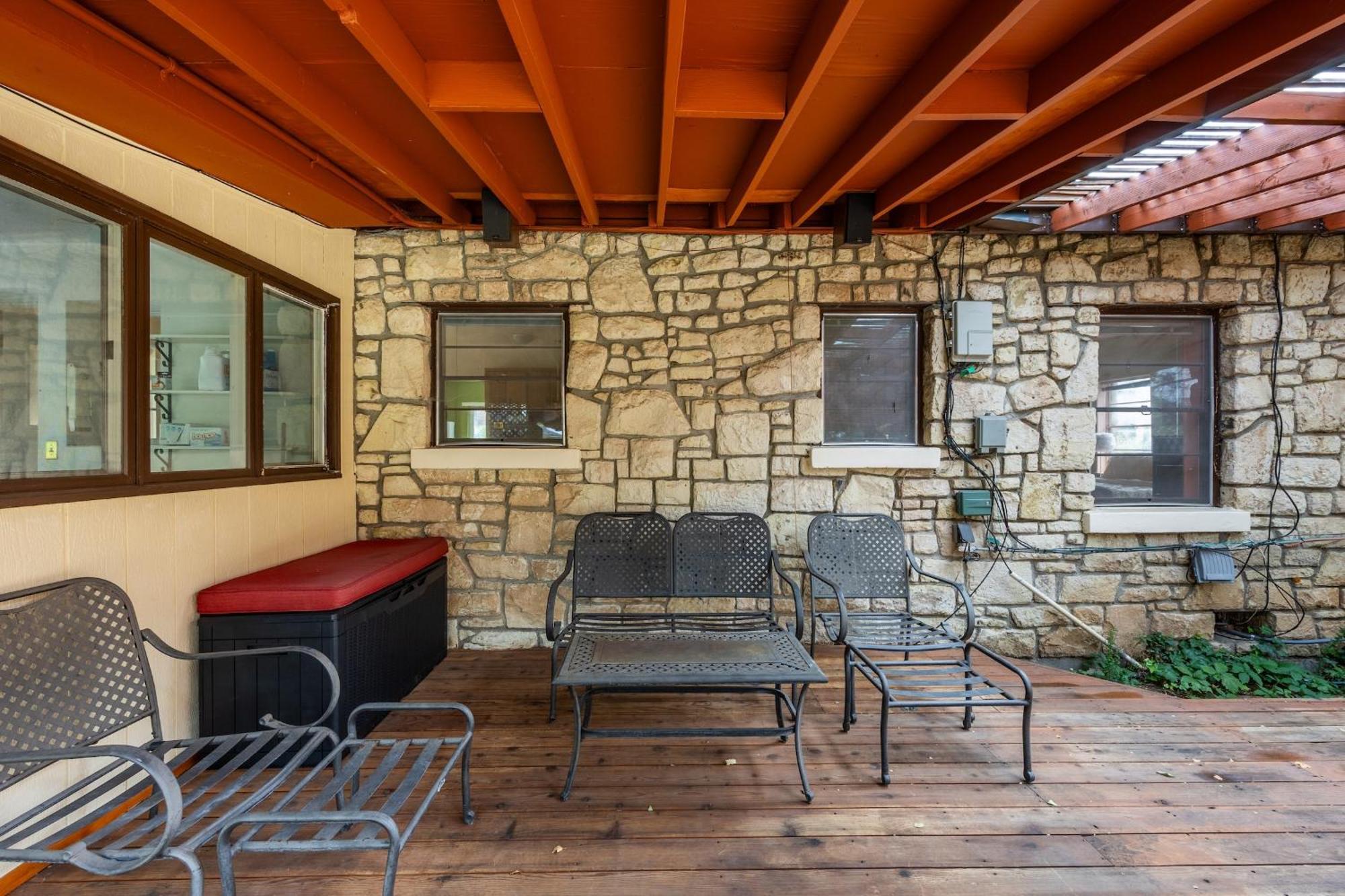 Cozy 2br Near Unr With Large Deck & Parking * Reno