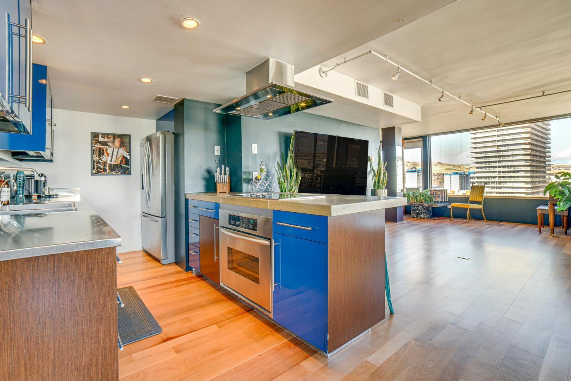 Apartment Luxe Dtwn Penthouse About 3 Mi To Casinos!