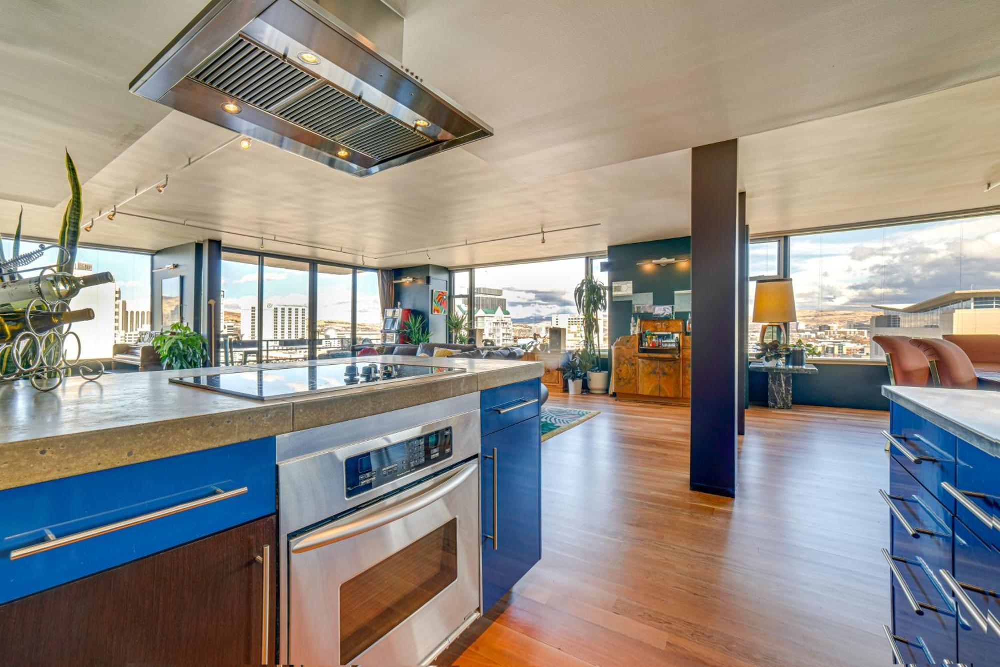 Luxe Dtwn Penthouse About 3 Mi To Casinos! Apartment *