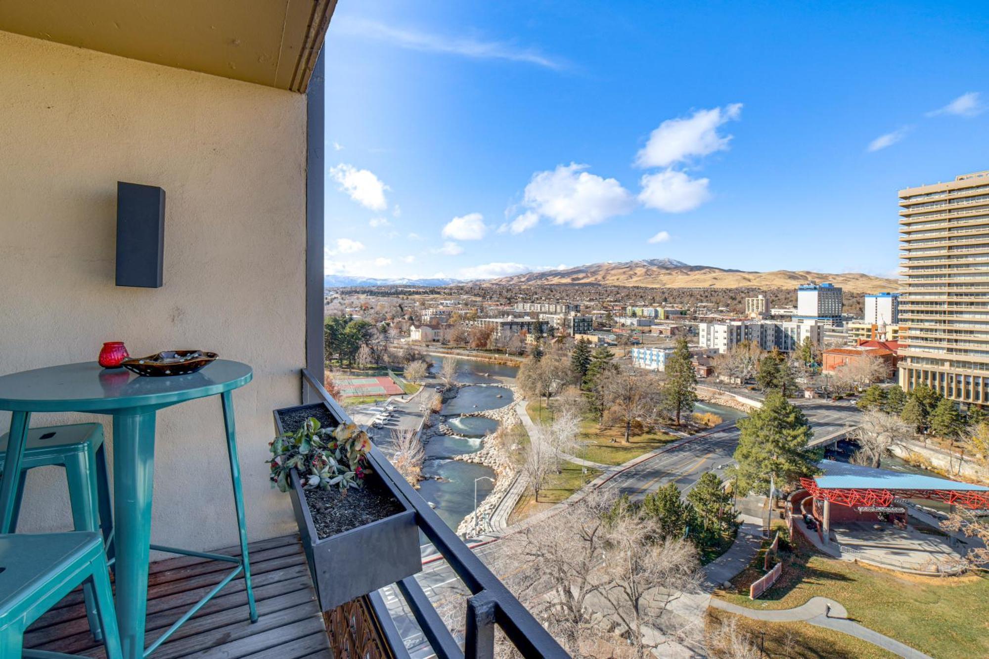 Luxe Dtwn Penthouse About 3 Mi To Casinos! *