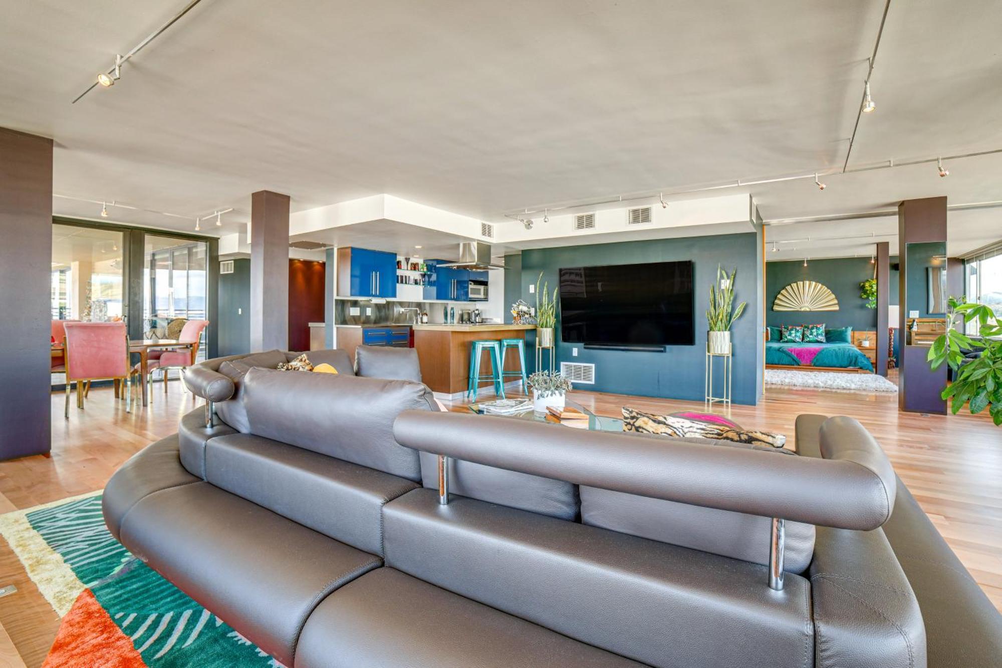 Luxe Dtwn Penthouse About 3 Mi To Casinos!