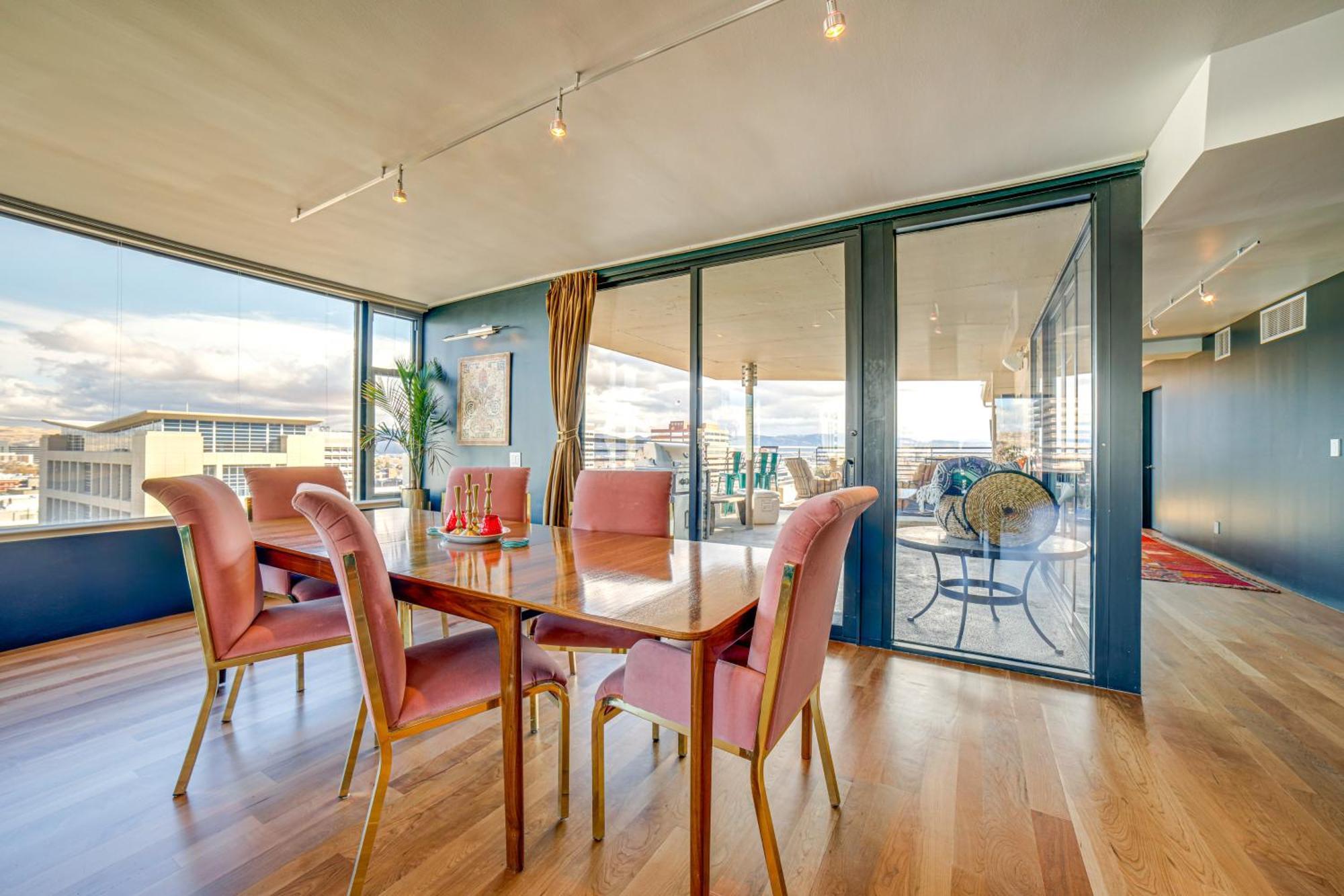 Apartment Luxe Dtwn Penthouse About 3 Mi To Casinos! *