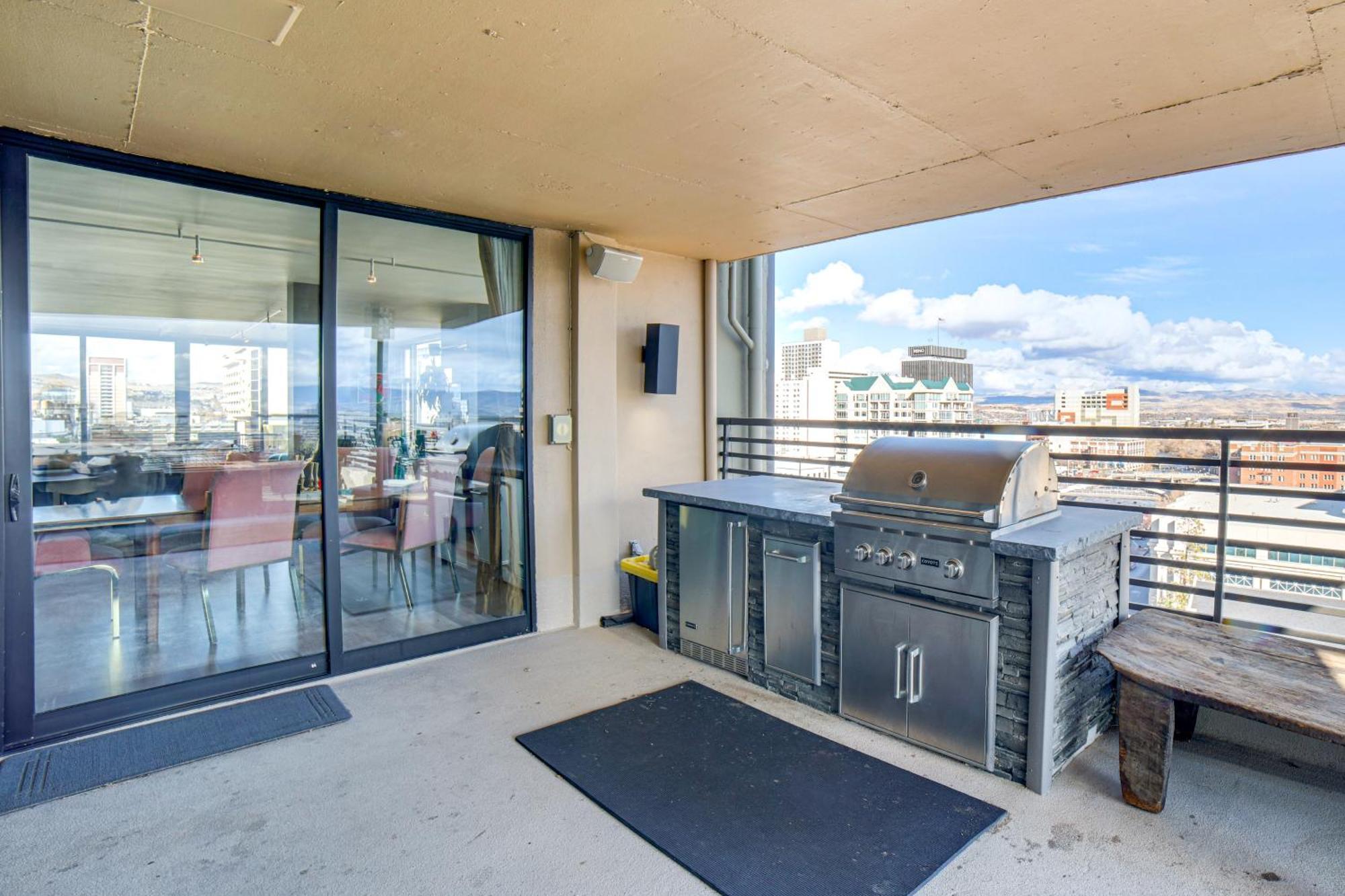 Luxe Dtwn Penthouse About 3 Mi To Casinos! Apartment Reno