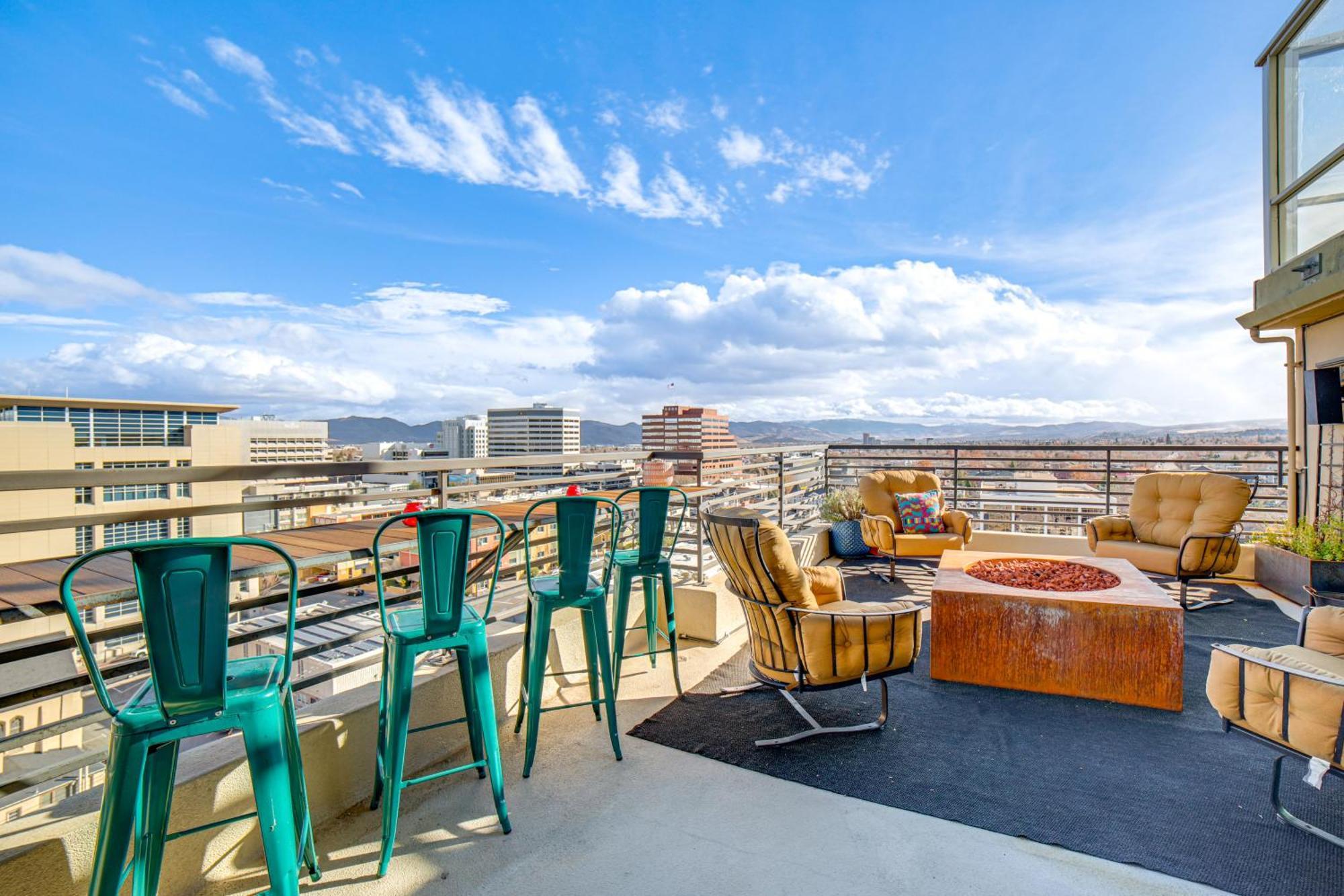 Apartment Luxe Dtwn Penthouse About 3 Mi To Casinos! *