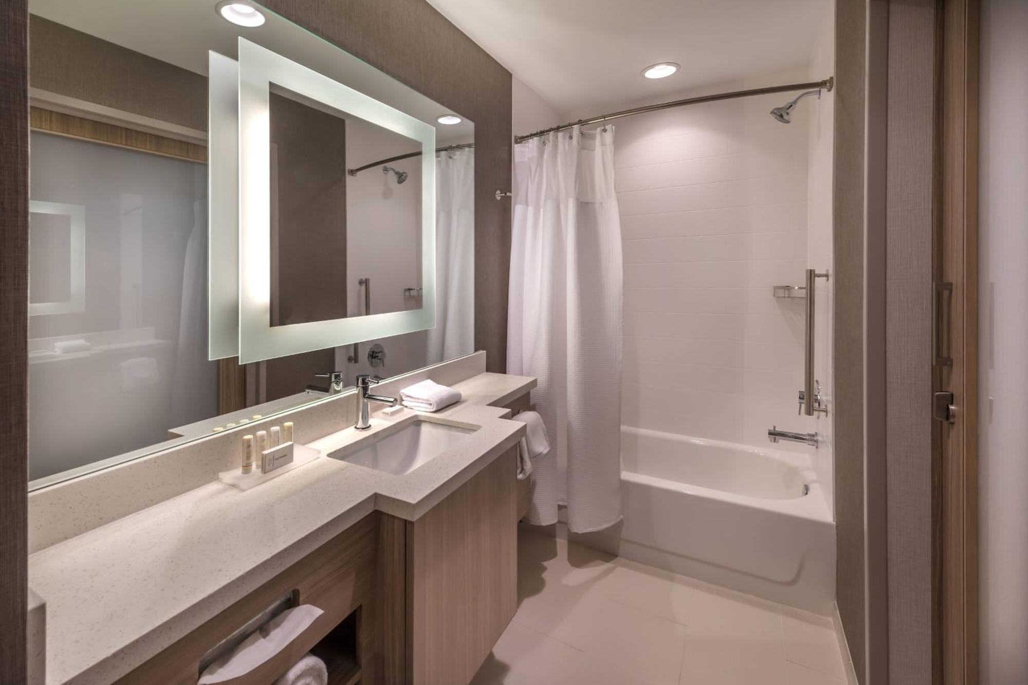 Hotel Springhill By Marriott 3*