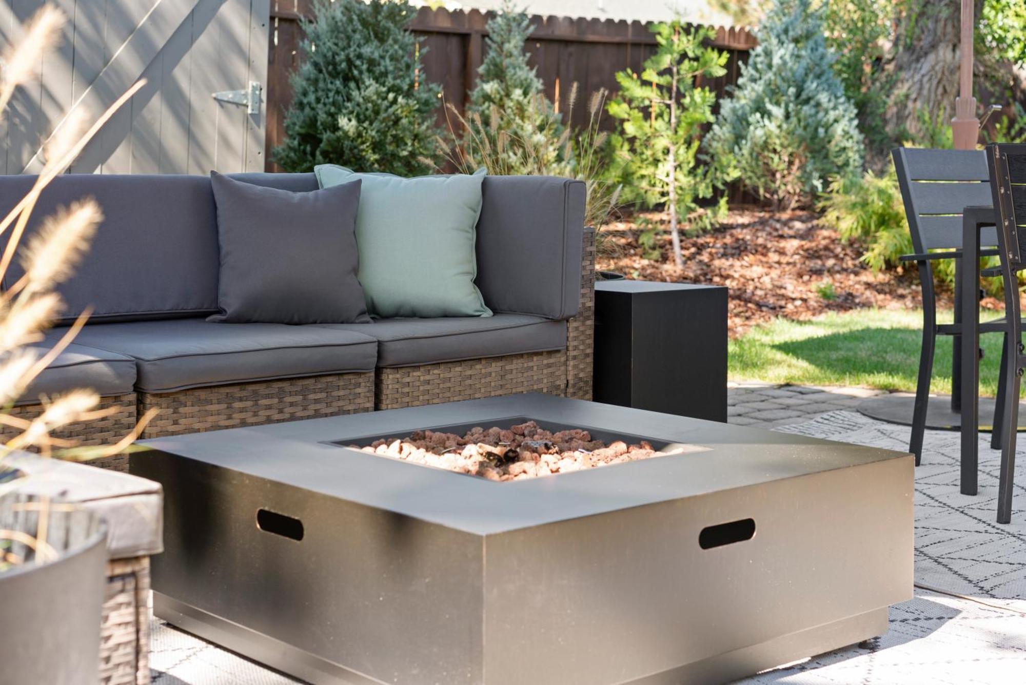 New! Family & Business Hub- Fire Pit Bbq Reno