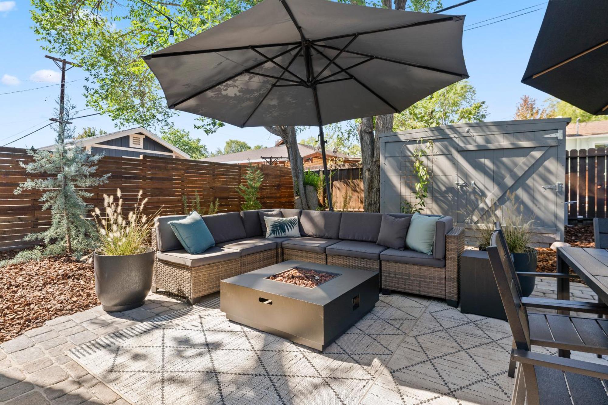 New! Family & Business Hub- Fire Pit Bbq