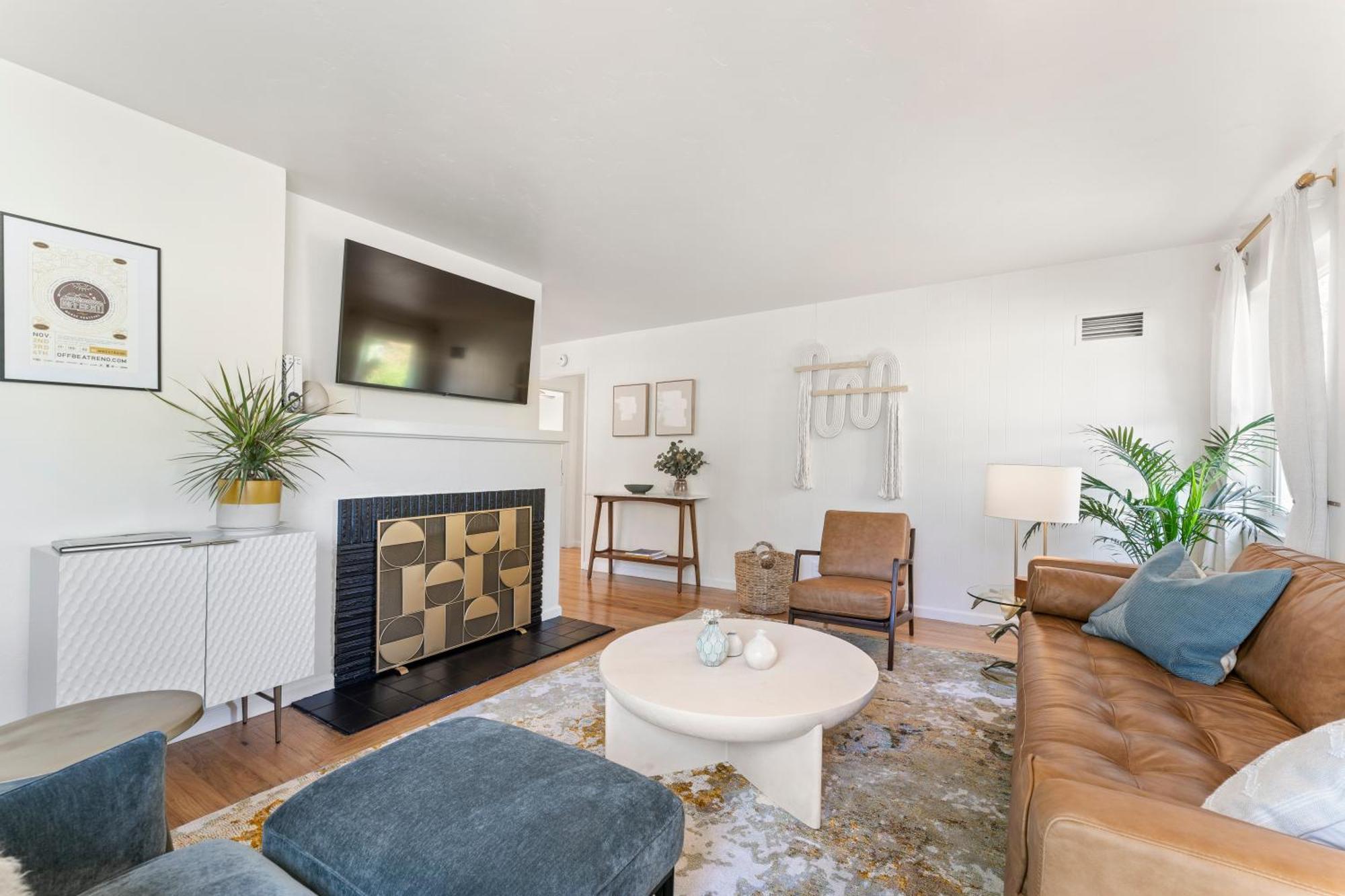 New! Family & Business Hub- Fire Pit Bbq Holiday home Reno